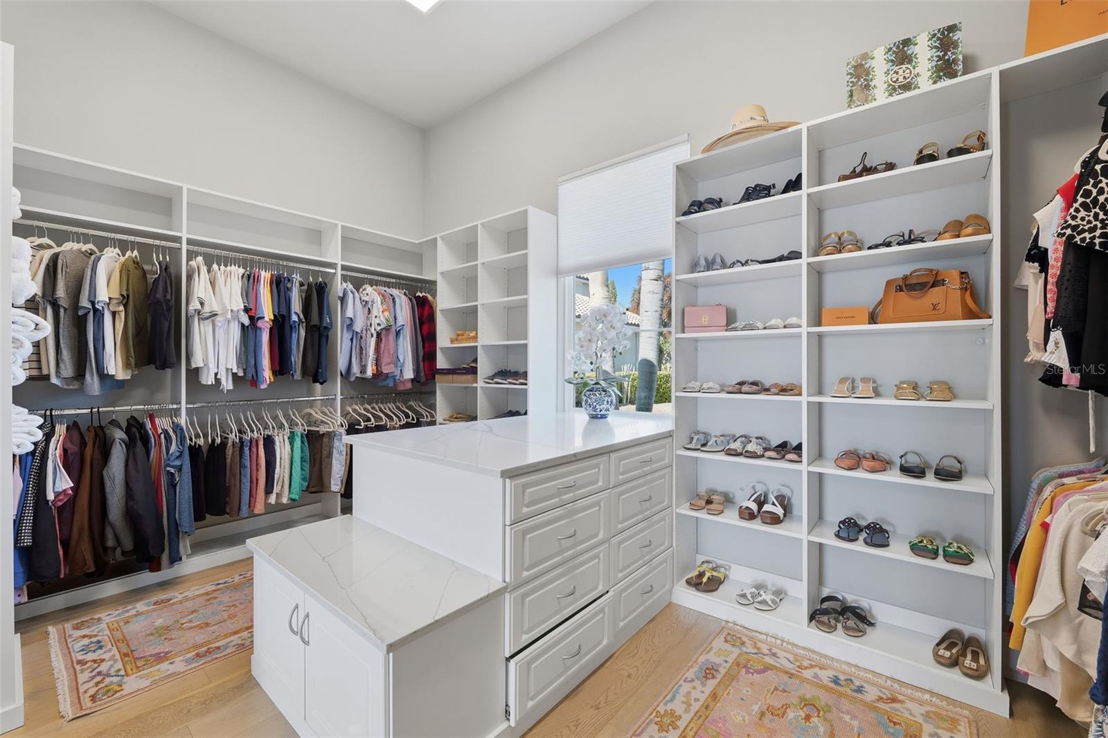 Image 33 of 81 For 14730 Avenue Of The Rushes