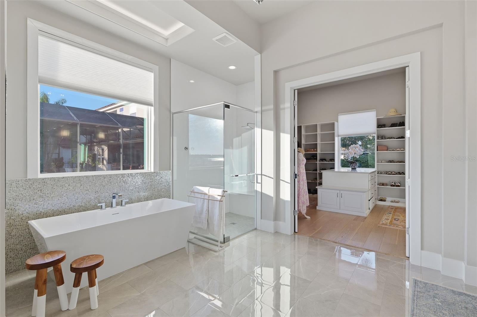 Image 35 of 81 For 14730 Avenue Of The Rushes