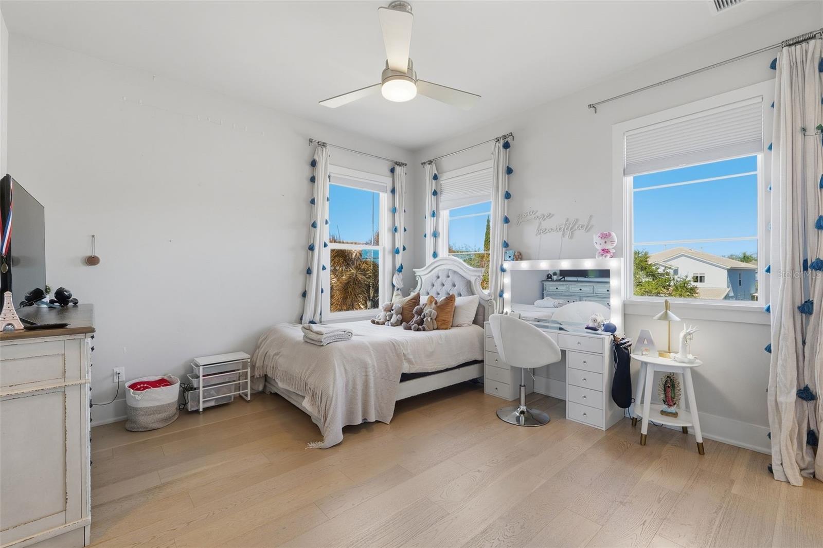 Image 49 of 81 For 14730 Avenue Of The Rushes