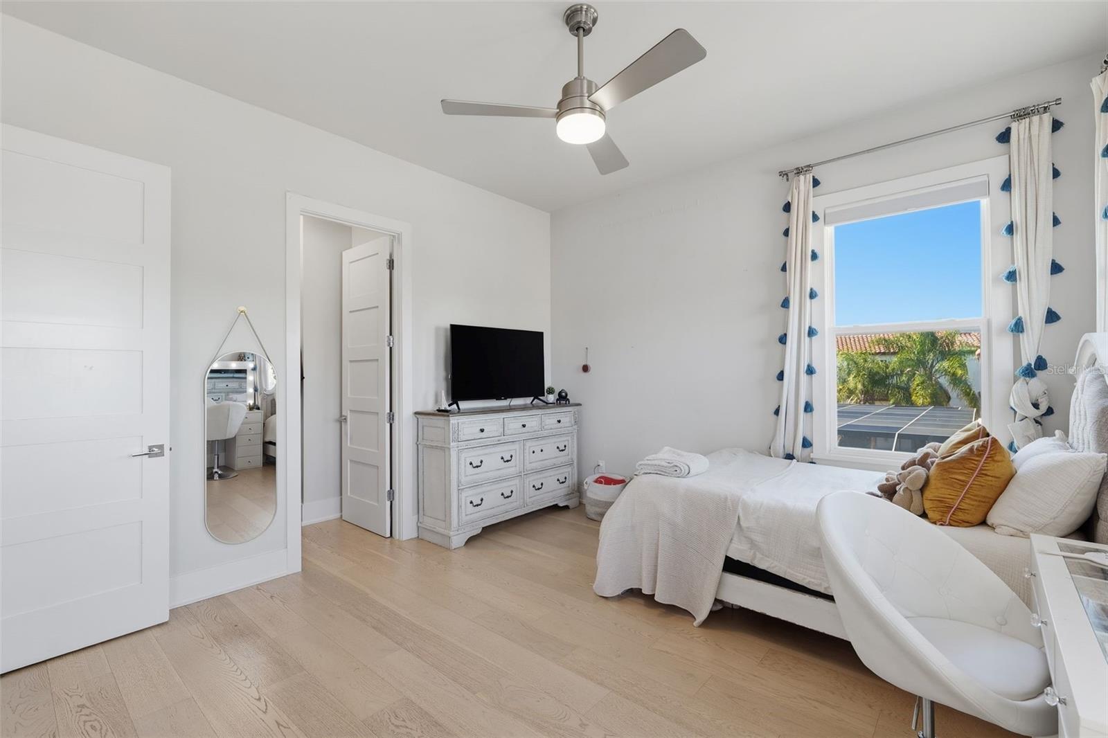 Image 50 of 81 For 14730 Avenue Of The Rushes