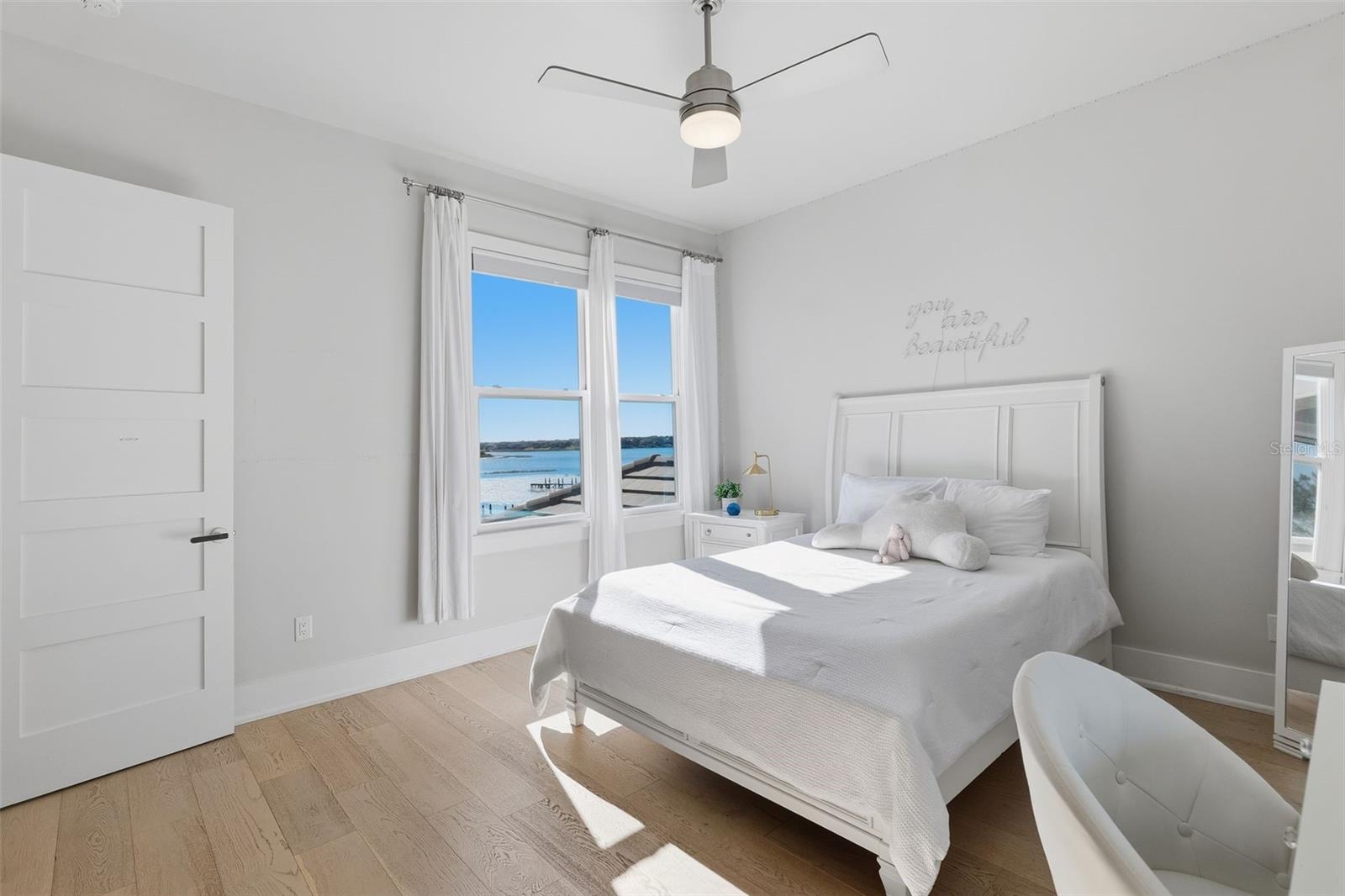 Image 54 of 81 For 14730 Avenue Of The Rushes