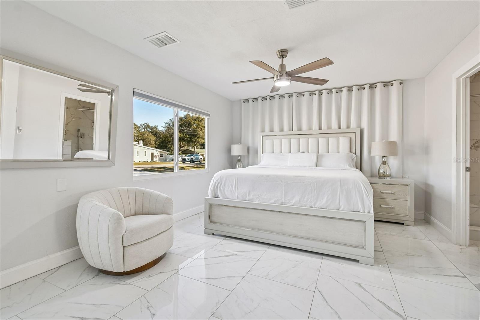 Image 11 of 70 For 2109 Oakland Drive