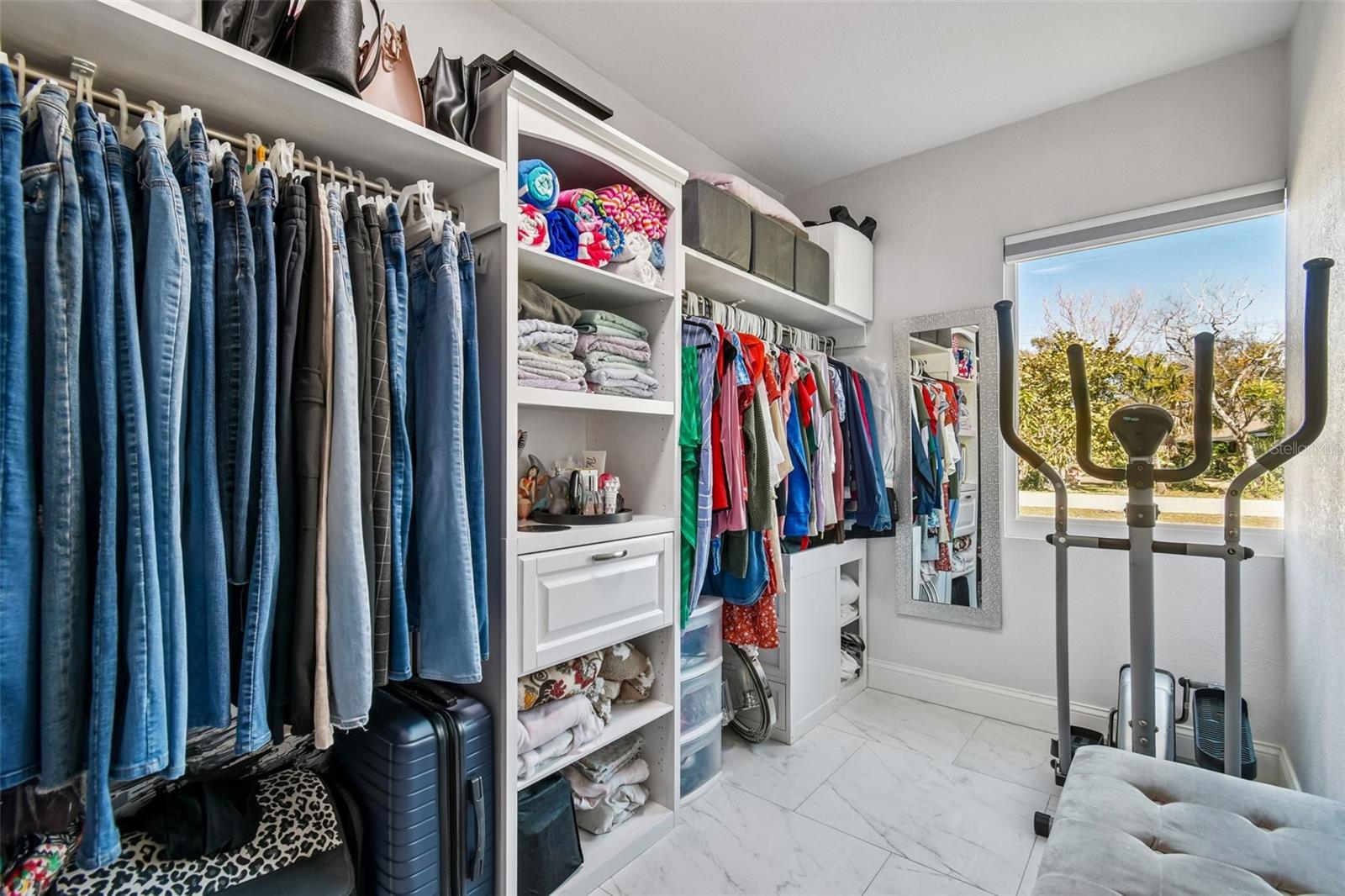 Image 15 of 70 For 2109 Oakland Drive