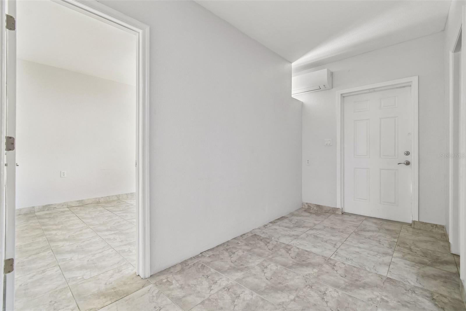 Image 29 of 70 For 2109 Oakland Drive