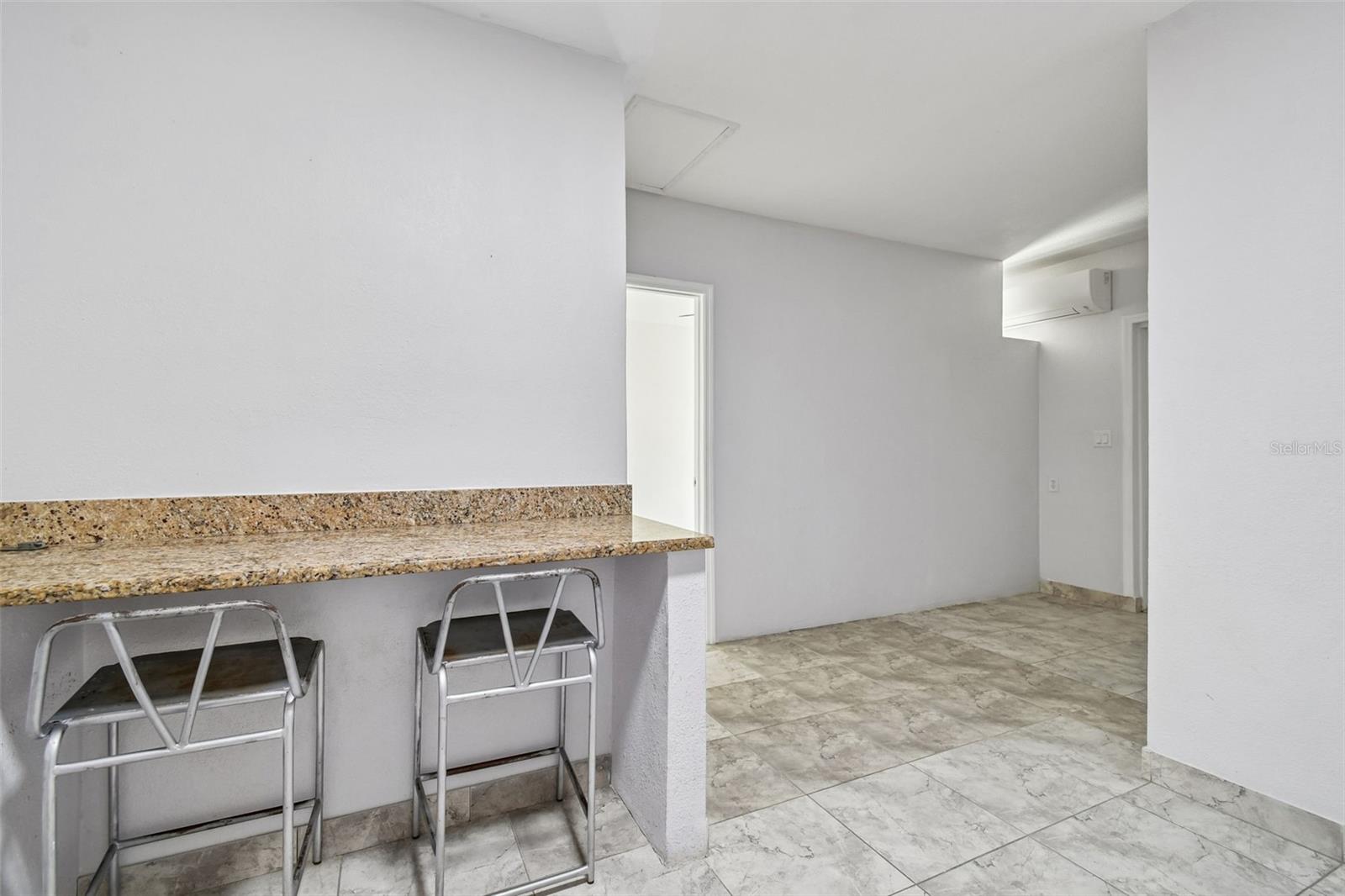 Image 36 of 70 For 2109 Oakland Drive