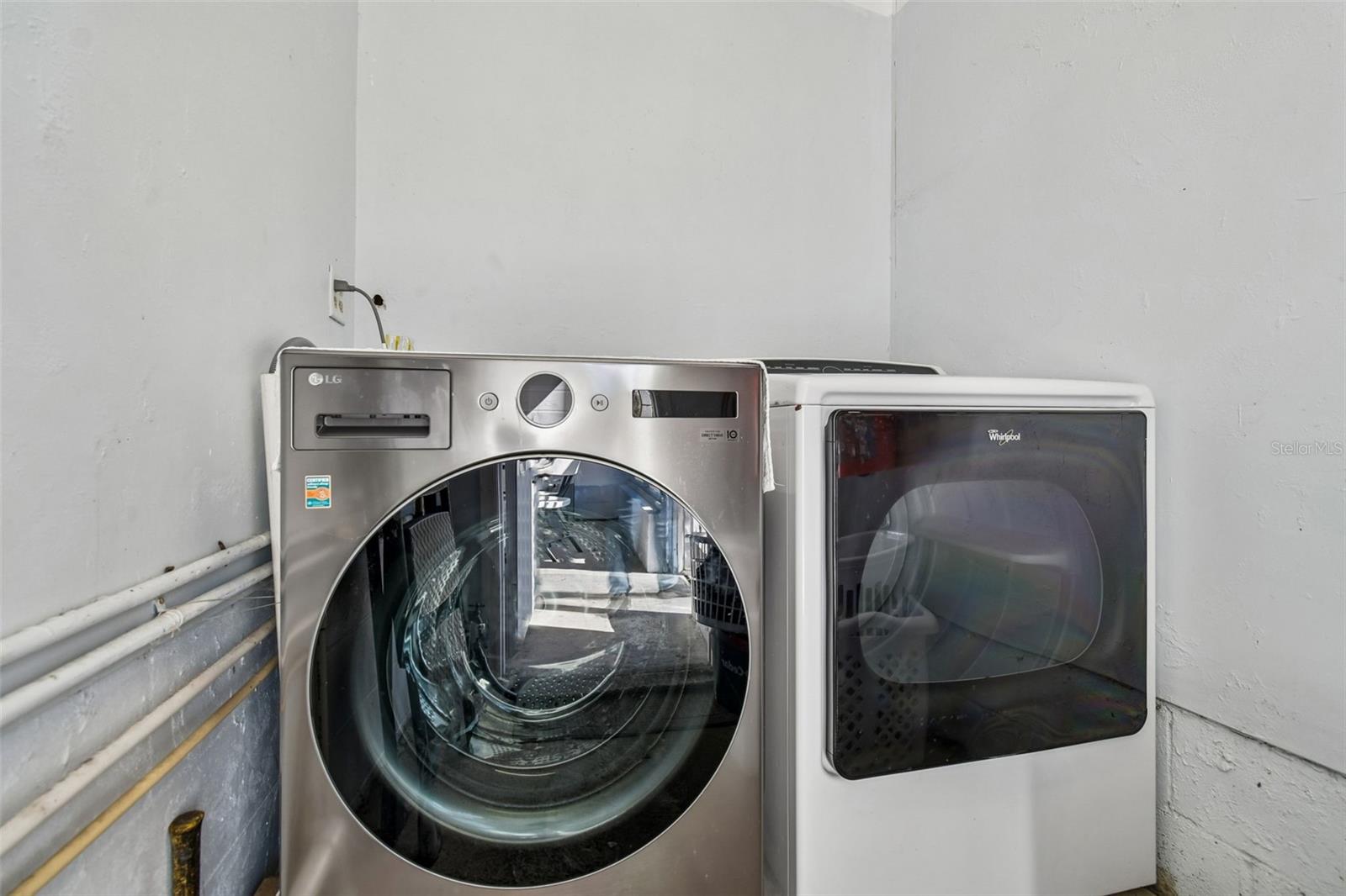 Image 40 of 70 For 2109 Oakland Drive