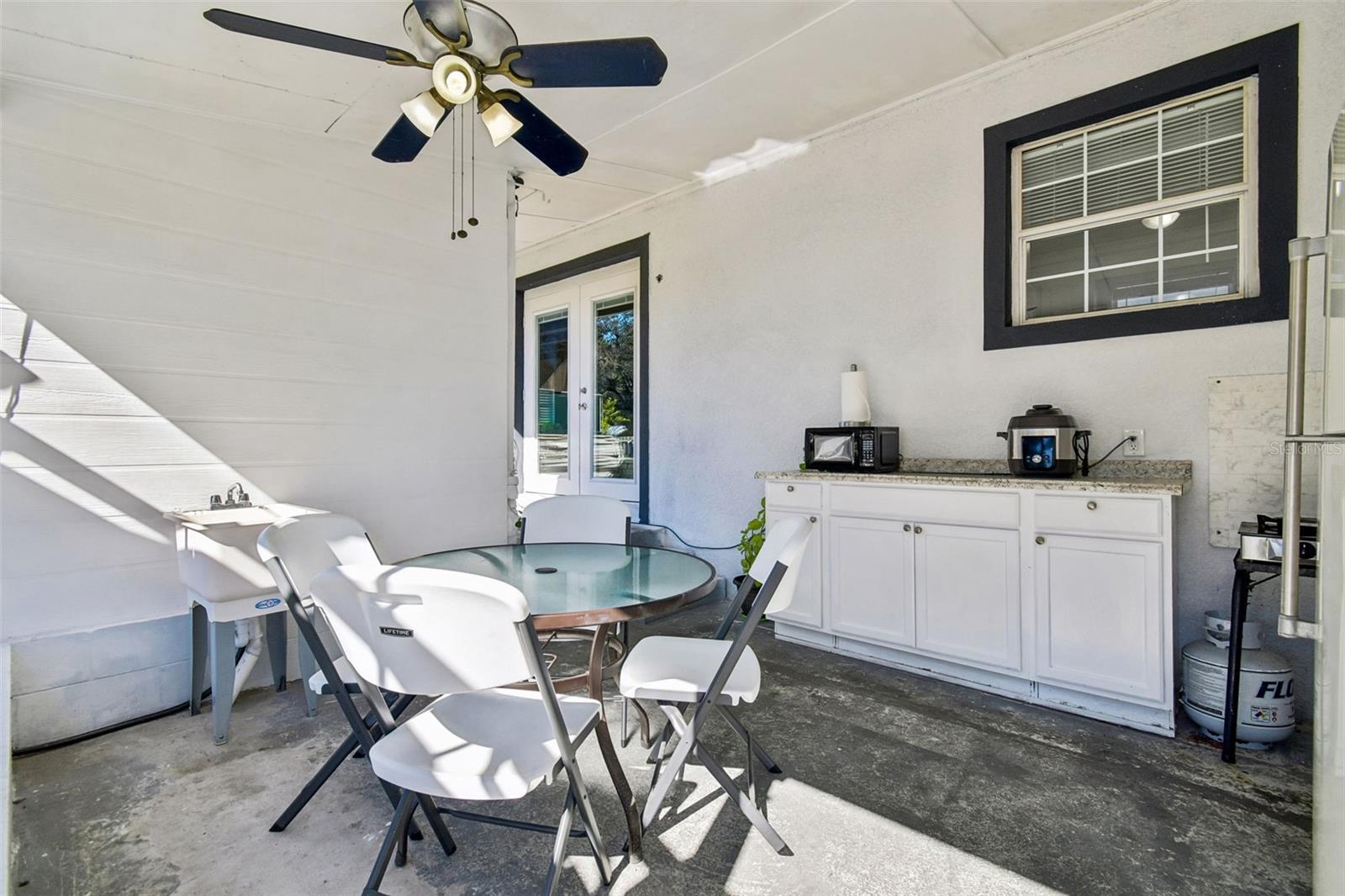 Image 41 of 70 For 2109 Oakland Drive