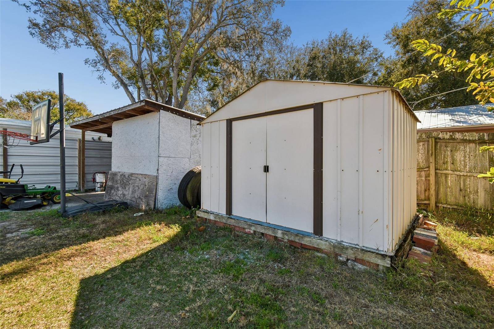 Image 45 of 70 For 2109 Oakland Drive