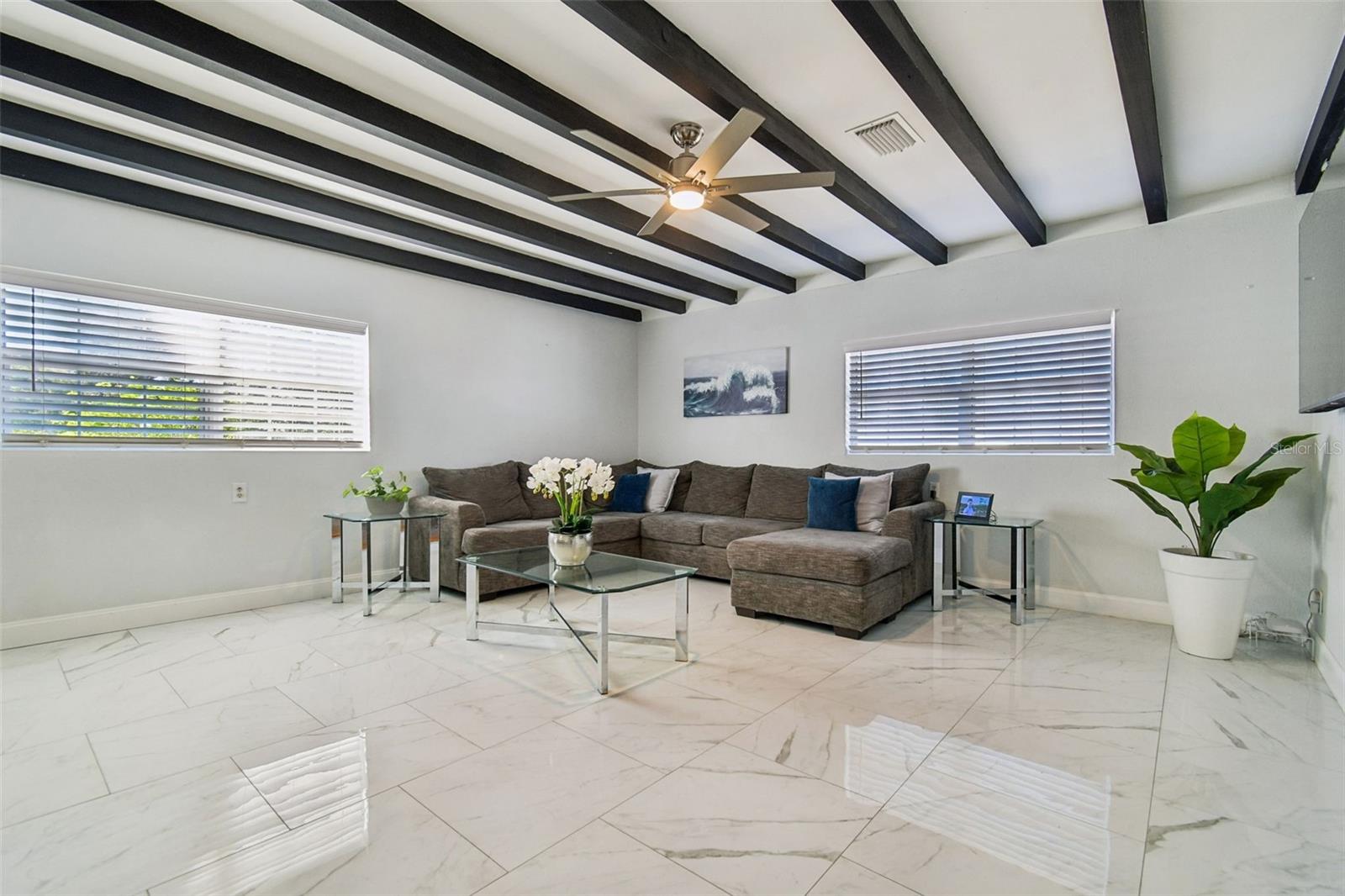 Image 5 of 70 For 2109 Oakland Drive