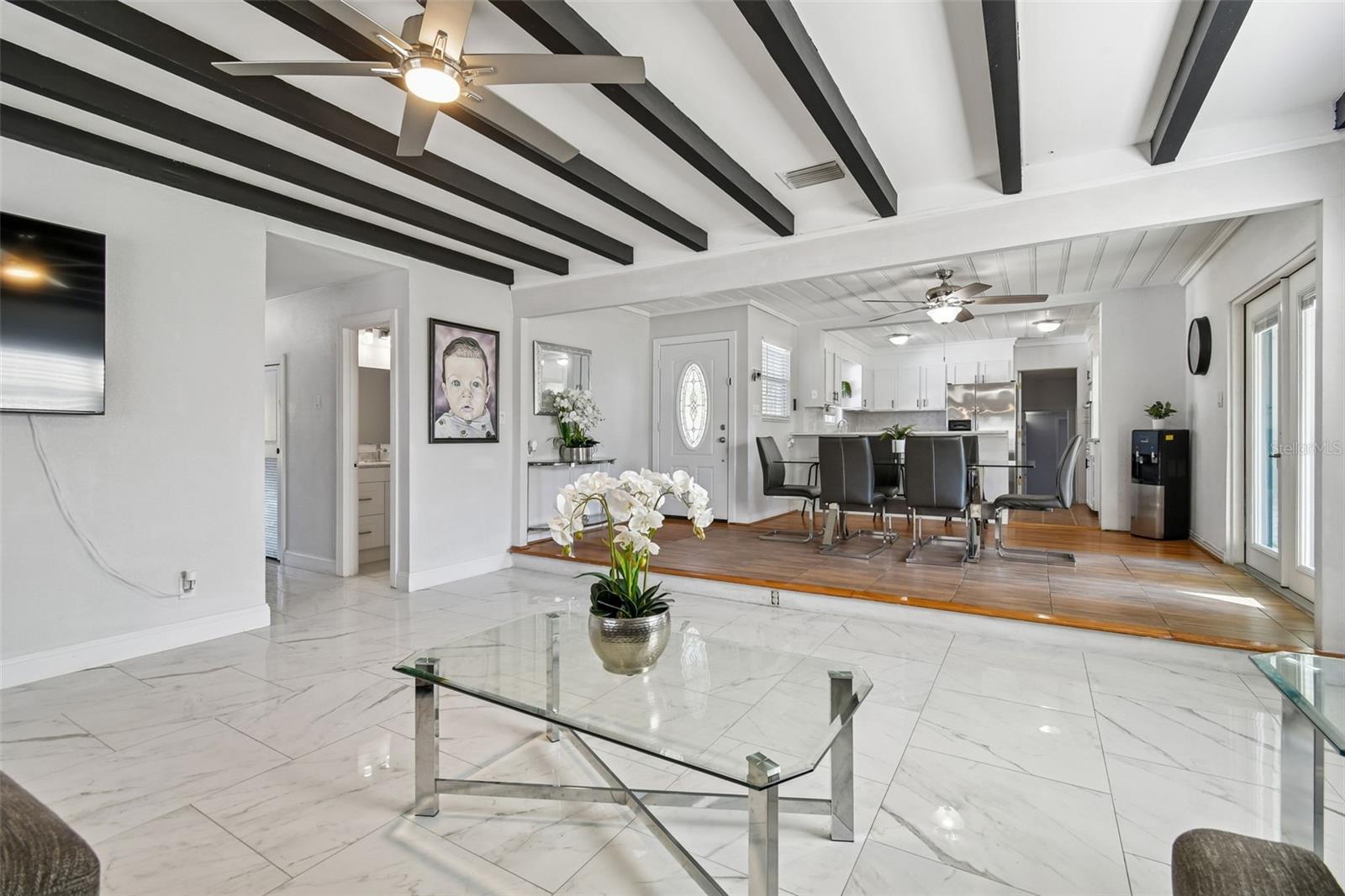 Image 9 of 70 For 2109 Oakland Drive