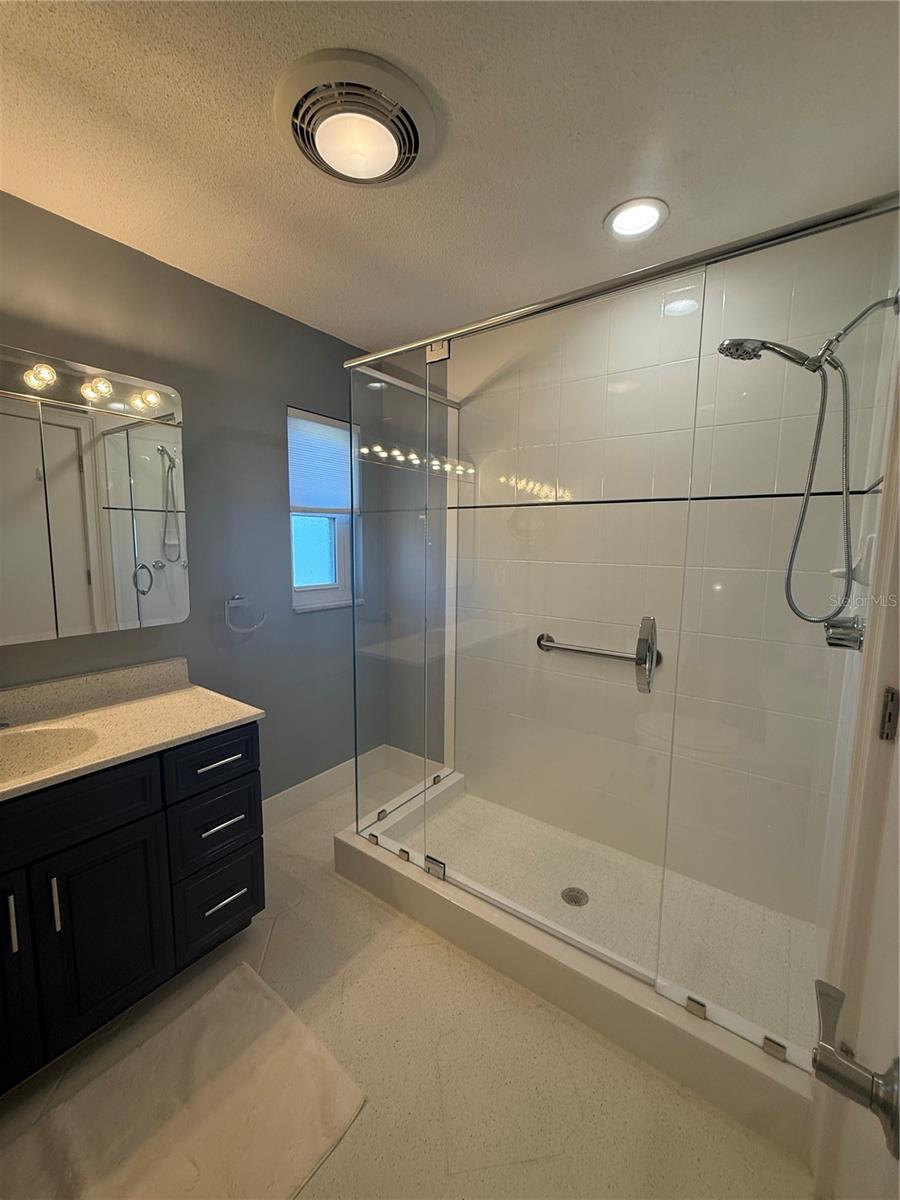 Image 11 of 15 For 615 Harbor Island