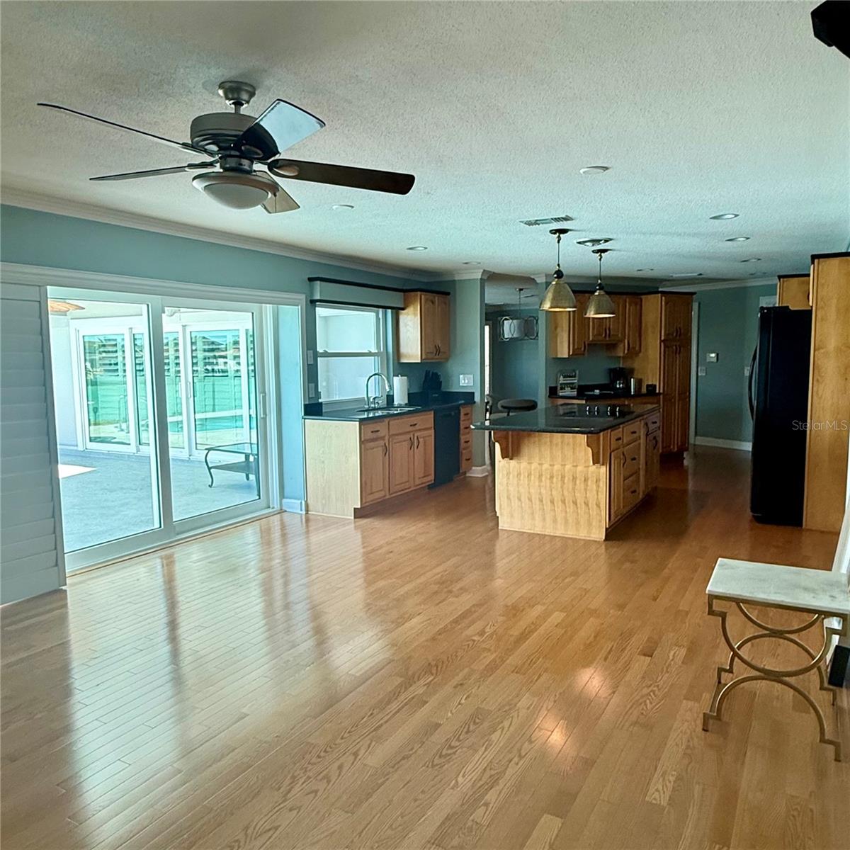 Image 3 of 15 For 615 Harbor Island