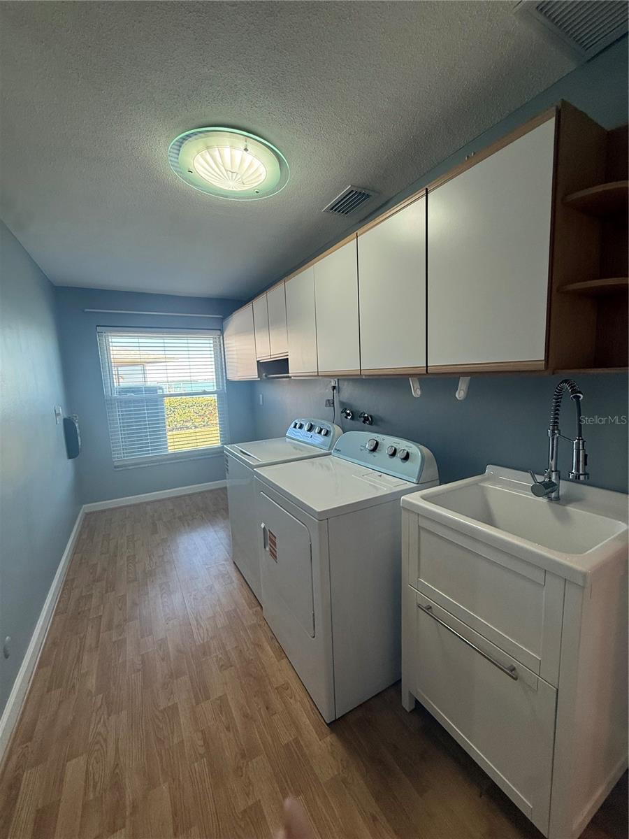 Image 7 of 15 For 615 Harbor Island