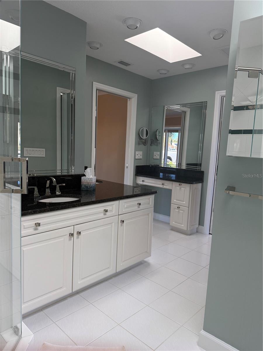 Image 8 of 15 For 615 Harbor Island