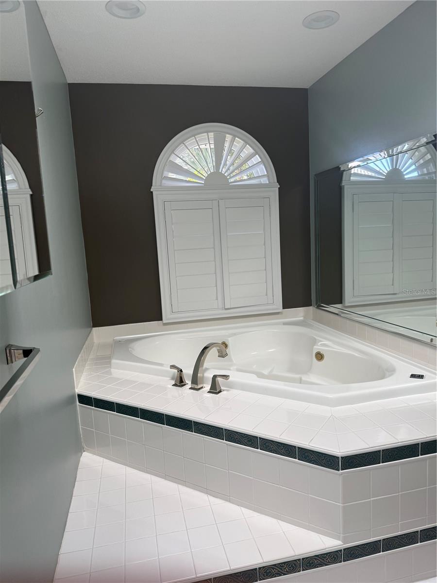 Image 9 of 15 For 615 Harbor Island