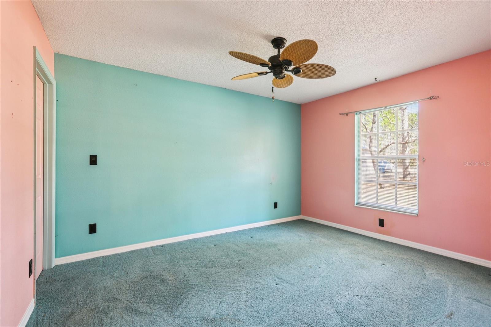 Listing photo id 12 for 15327 Green Jay Road