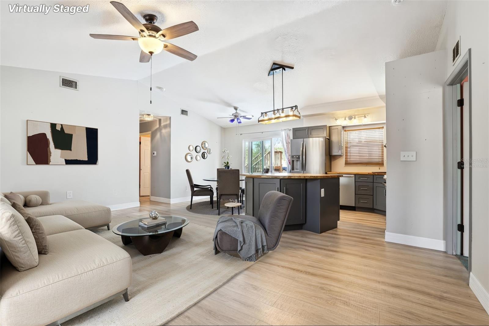 Listing photo id 0 for 15327 Green Jay Road