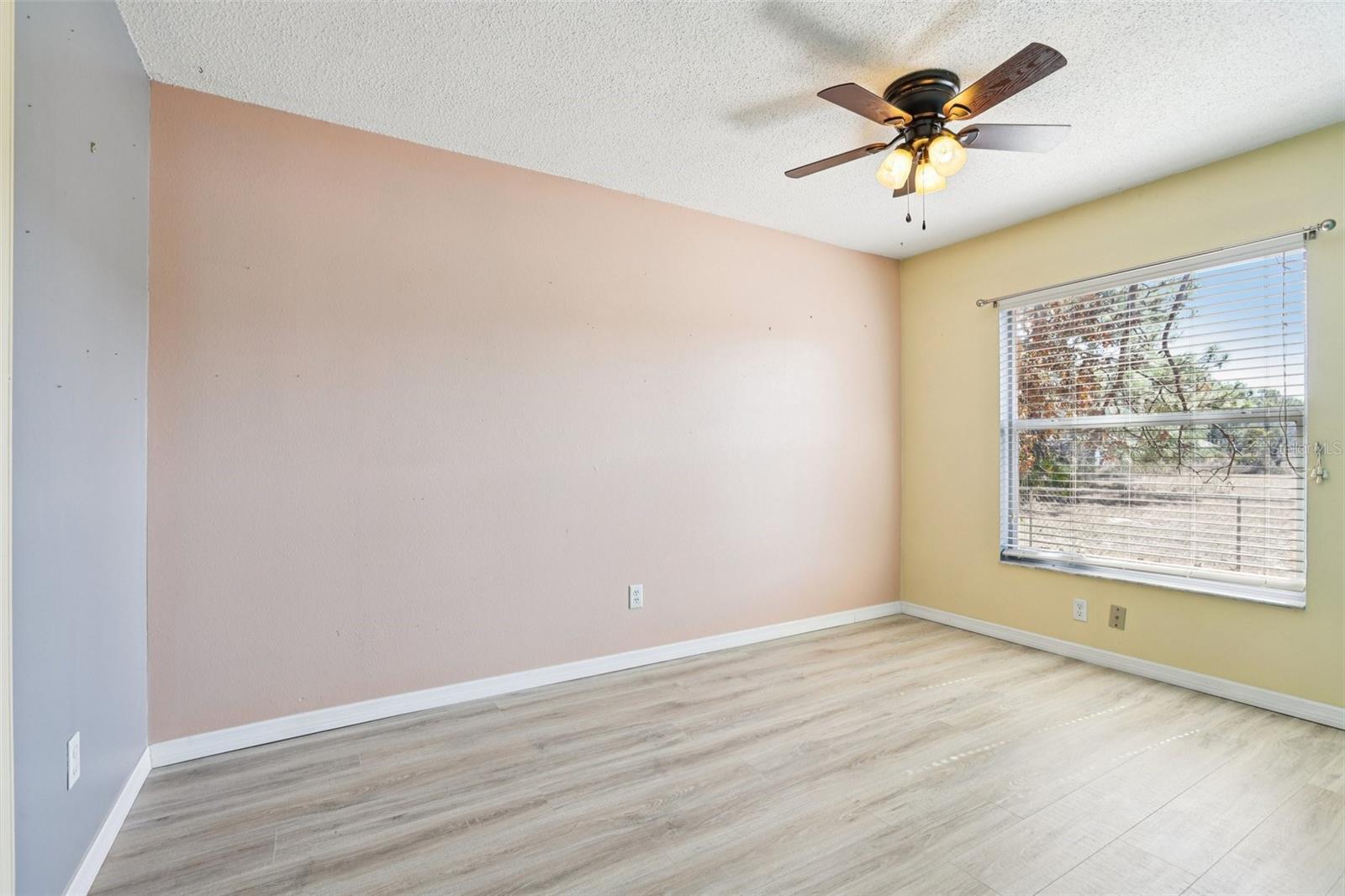 Listing photo id 18 for 15327 Green Jay Road