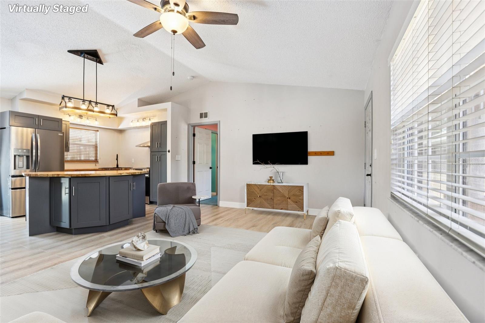 Listing photo id 2 for 15327 Green Jay Road