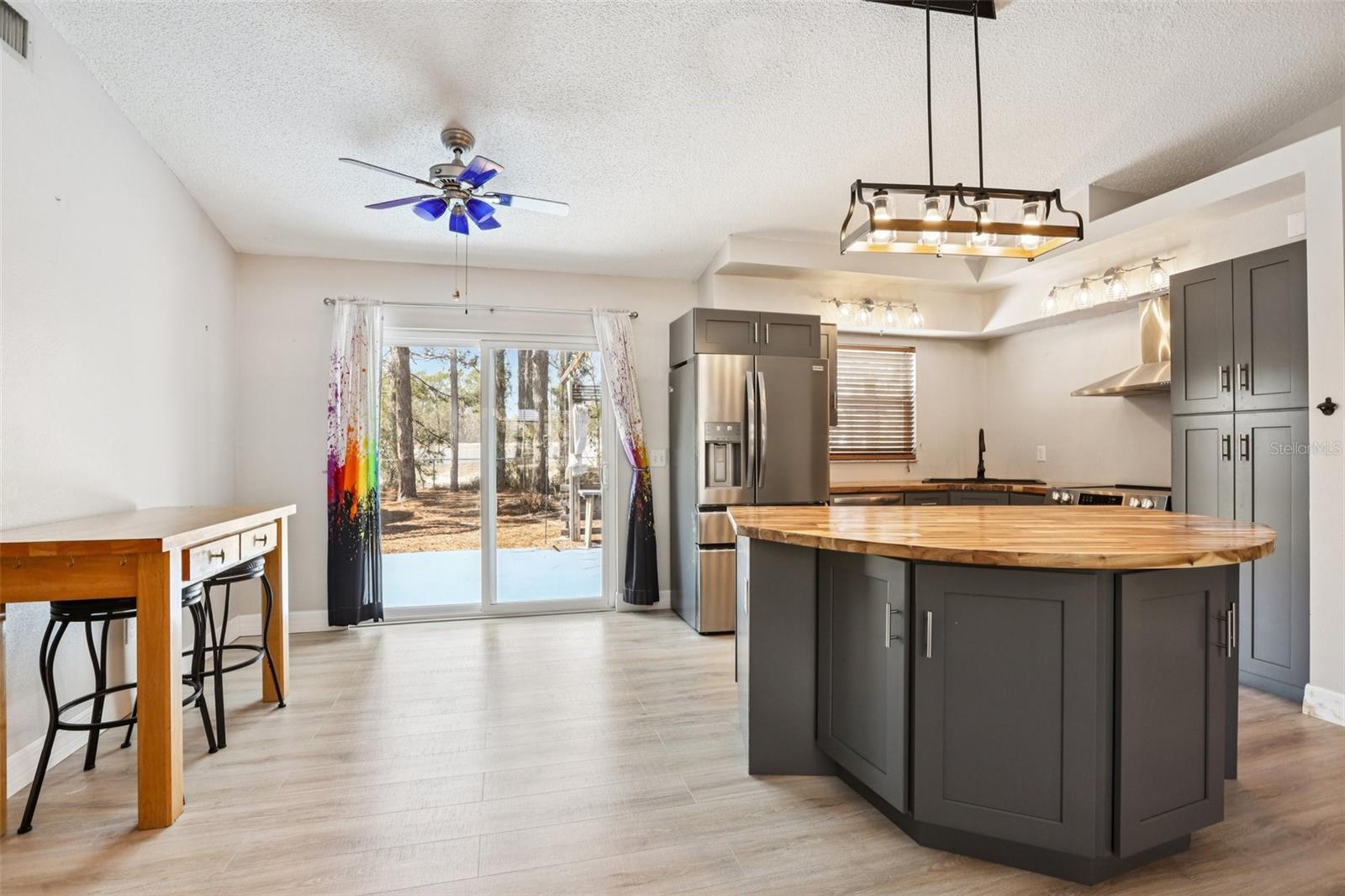 Listing photo id 5 for 15327 Green Jay Road