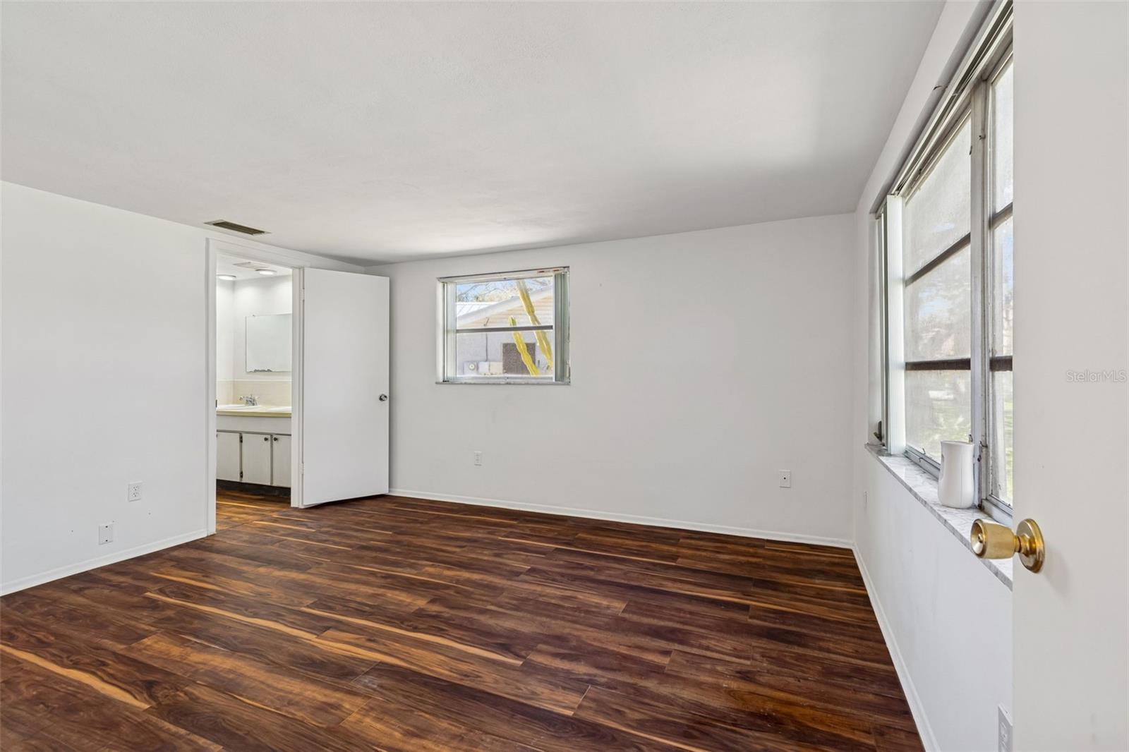 Image 14 of 40 For 12520 Coffee Hill Row