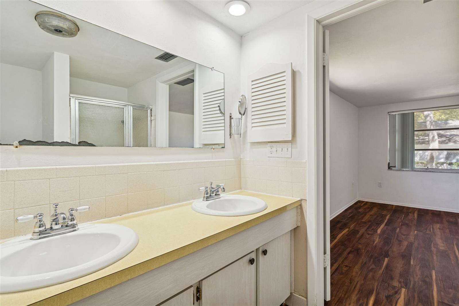 Image 17 of 40 For 12520 Coffee Hill Row