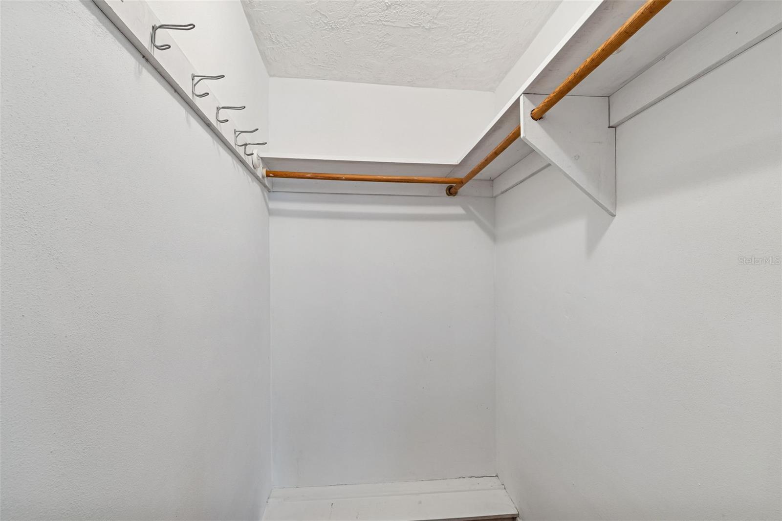 Image 18 of 40 For 12520 Coffee Hill Row