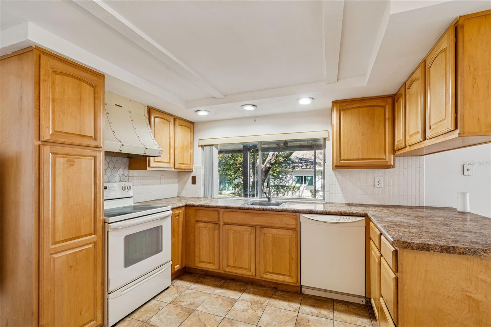 Image 8 of 40 For 12520 Coffee Hill Row