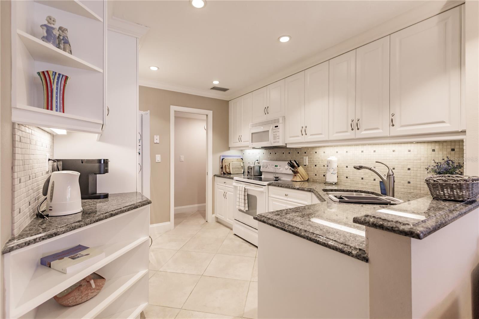 Image 15 of 27 For 6052 Peppertree Way 235b