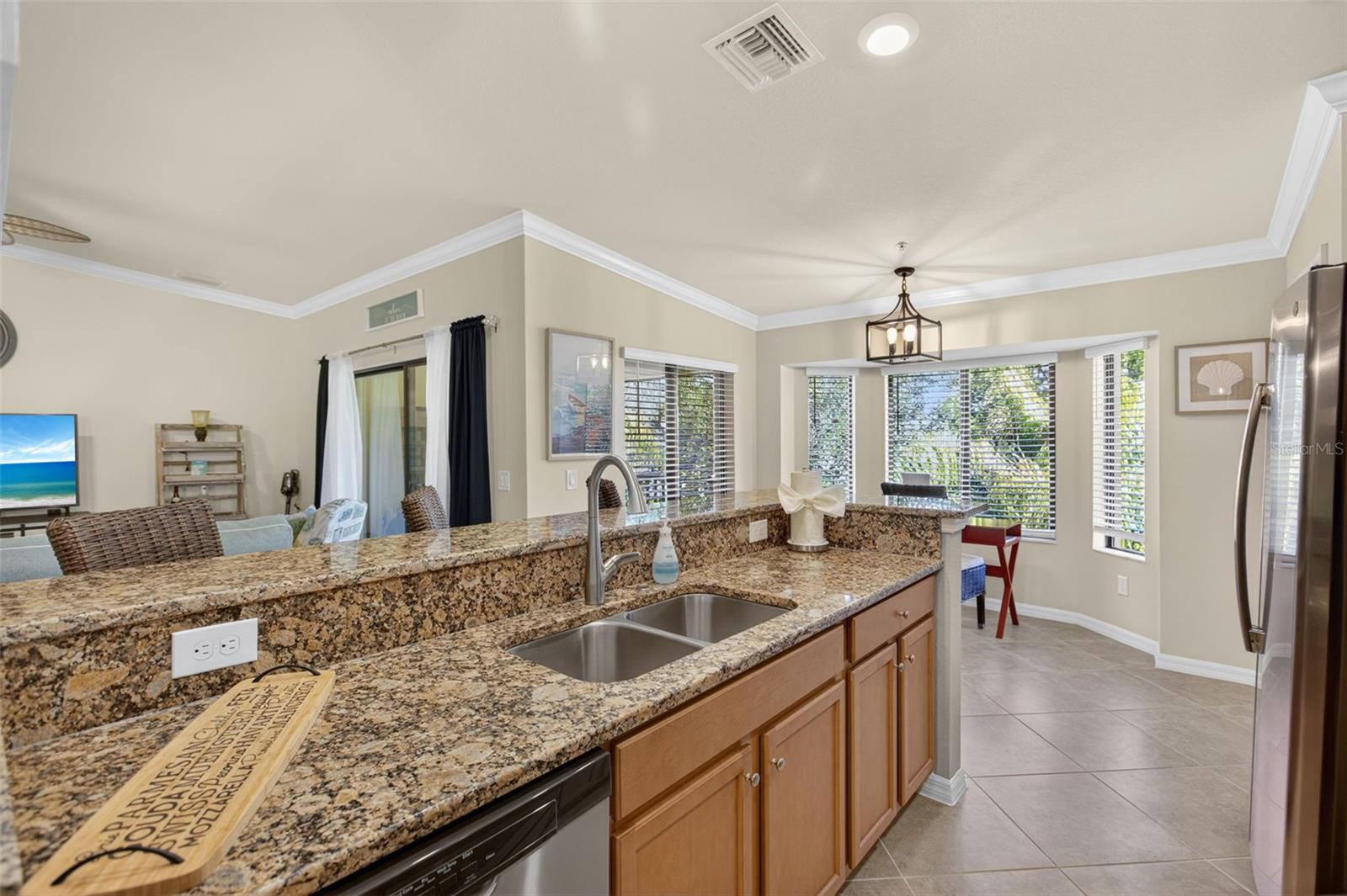 Image 18 of 39 For 13671 Julias Way 1225