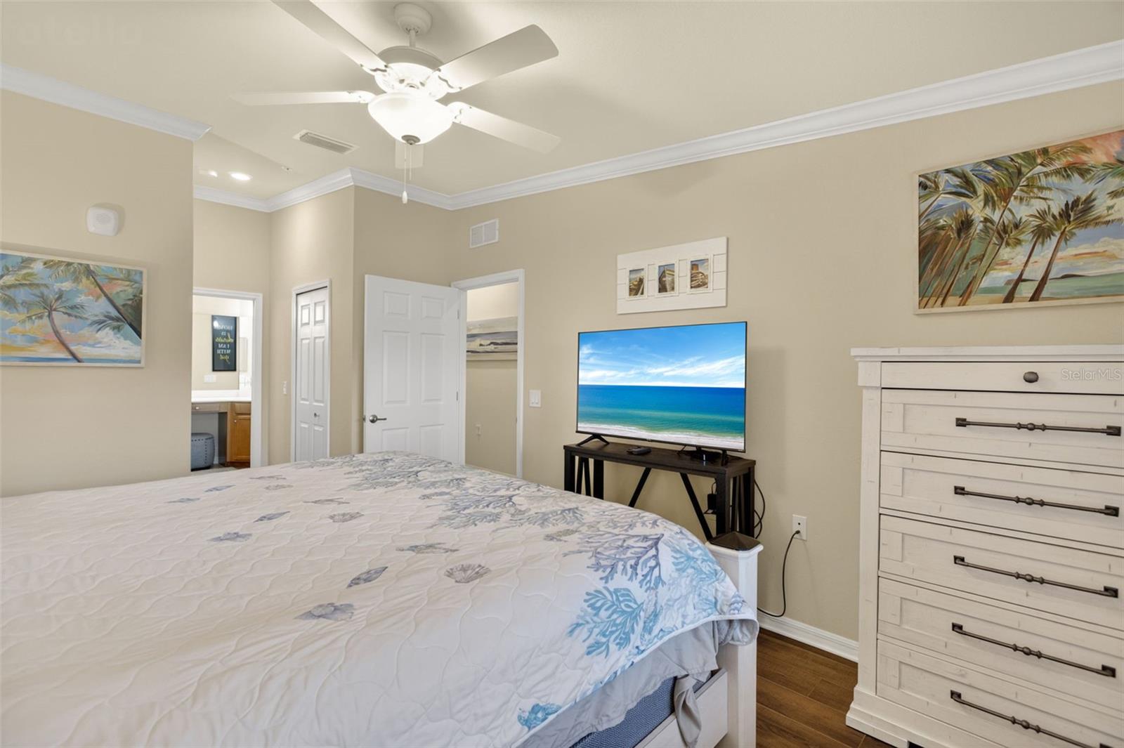 Image 21 of 39 For 13671 Julias Way 1225