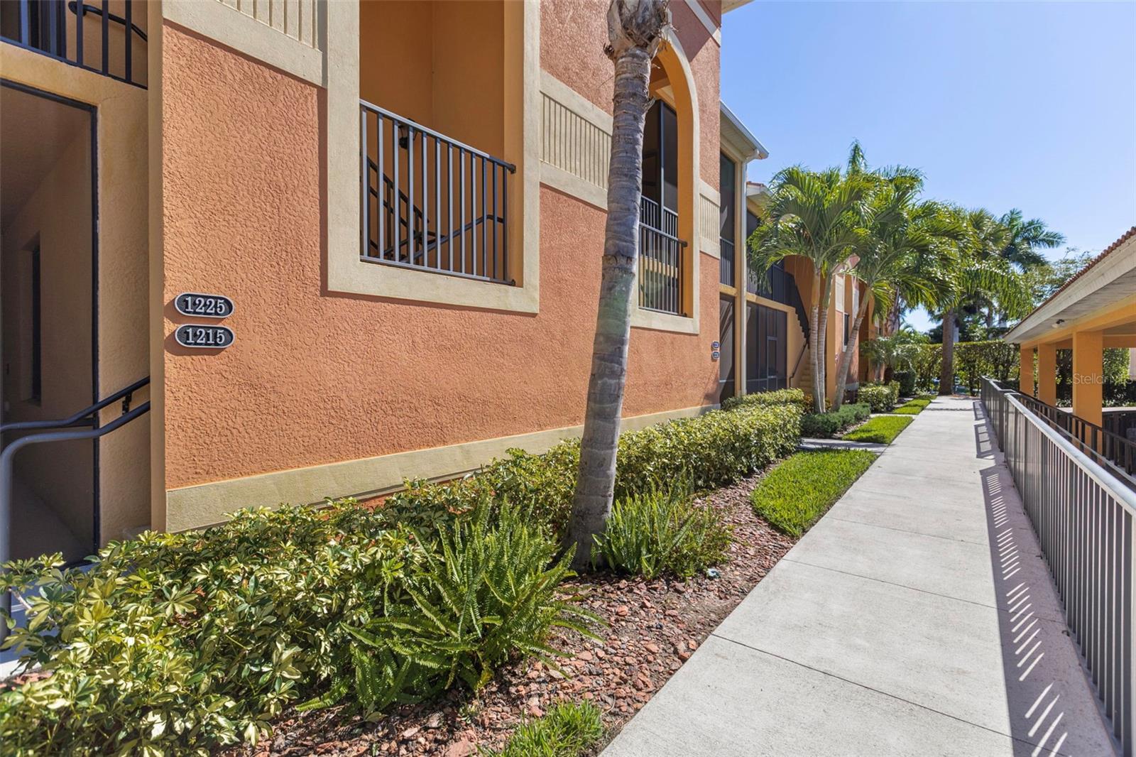 Image 3 of 39 For 13671 Julias Way 1225