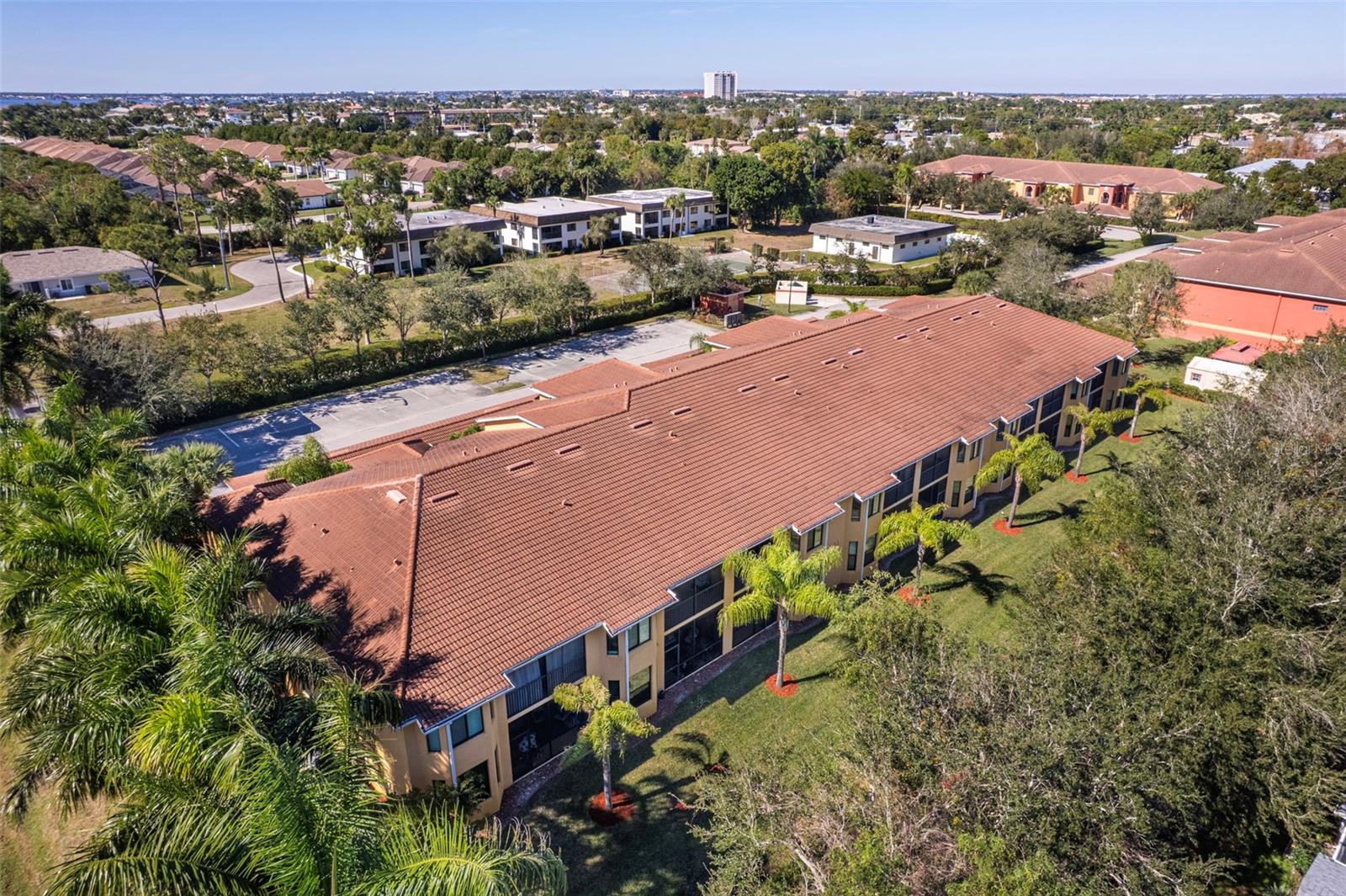 Image 32 of 39 For 13671 Julias Way 1225