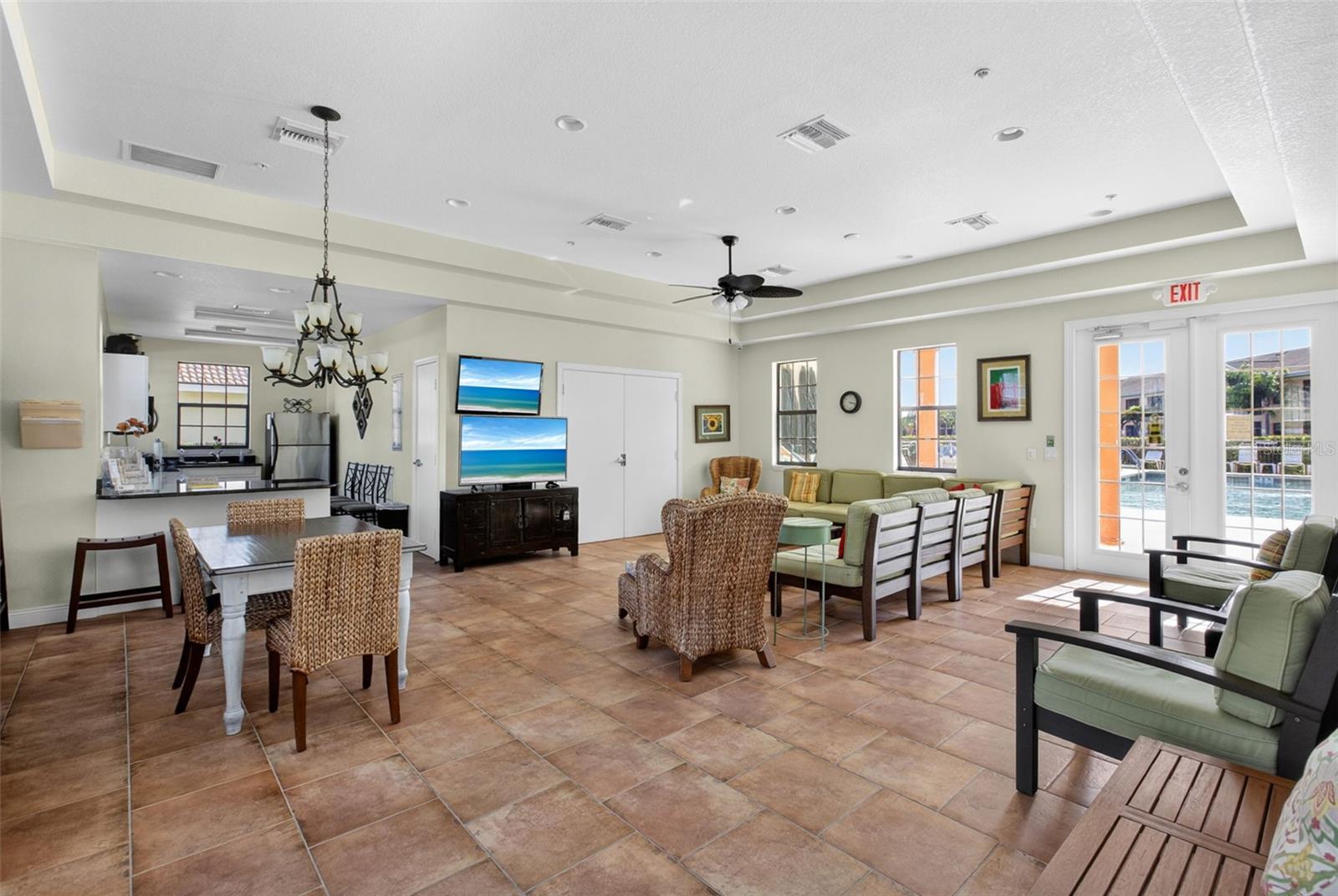 Image 36 of 39 For 13671 Julias Way 1225