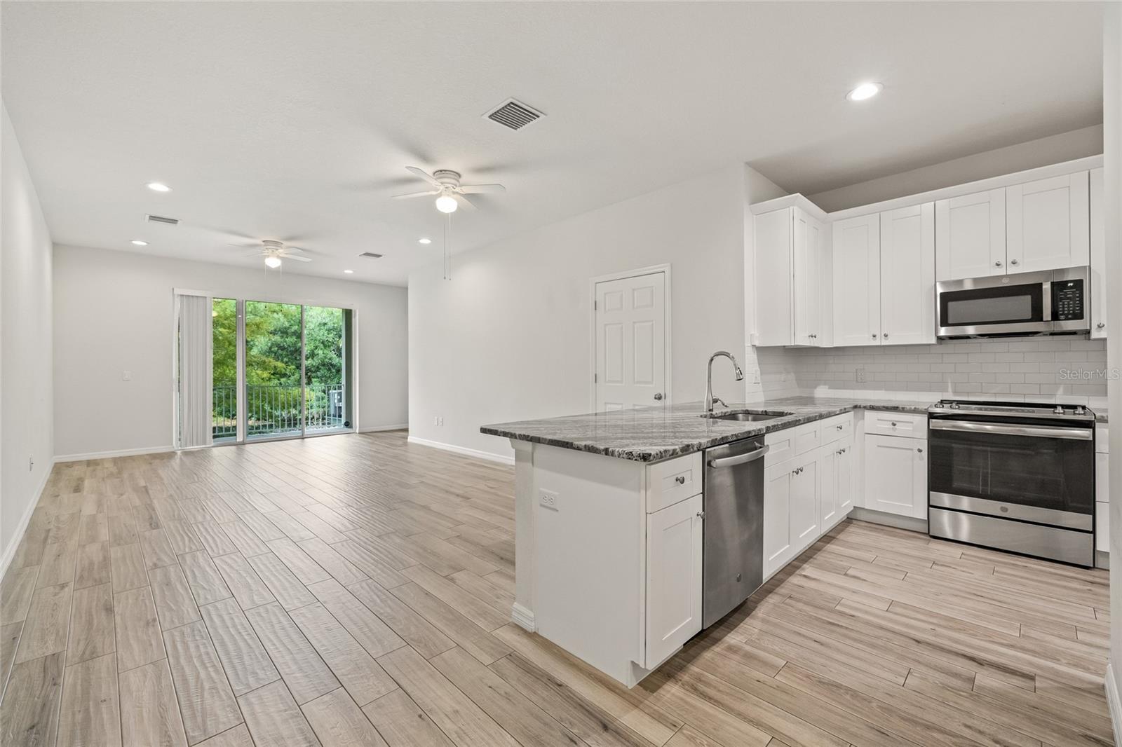 Image 14 of 56 For 1950 Lake Ridge Boulevard