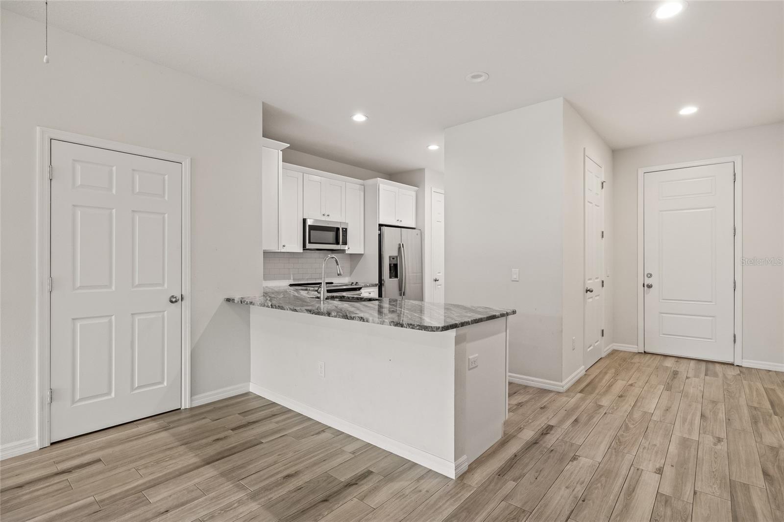 Image 17 of 56 For 1950 Lake Ridge Boulevard