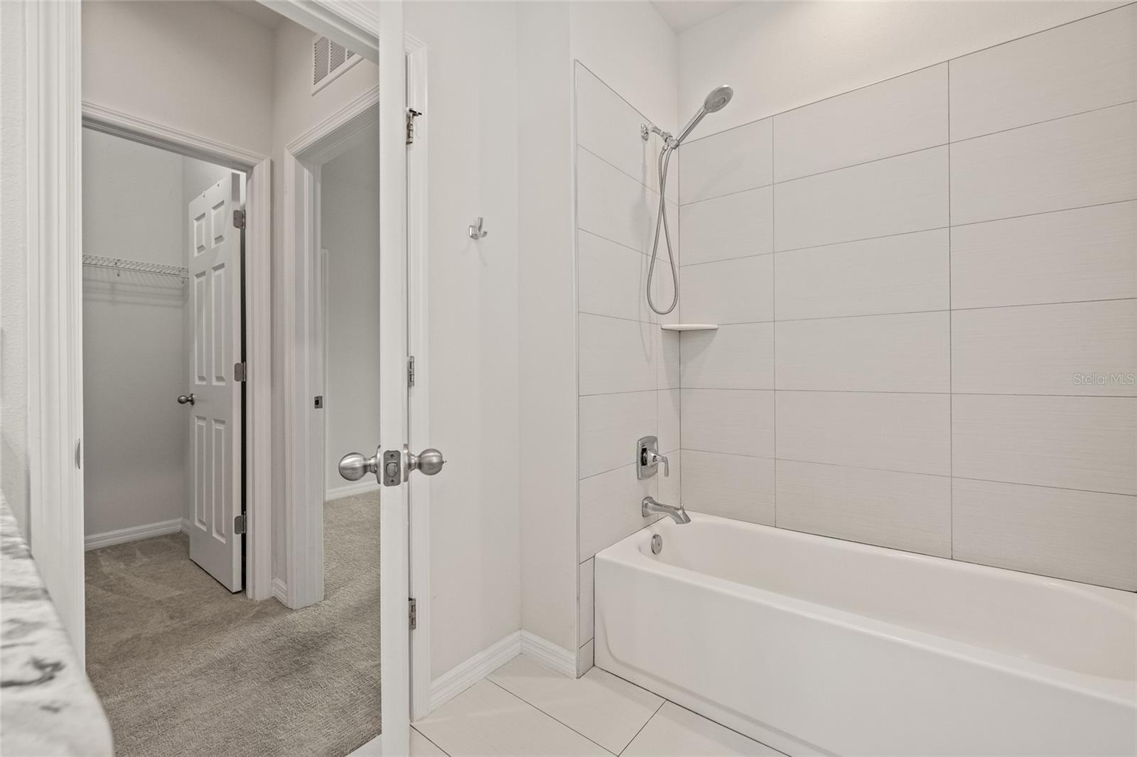 Image 23 of 56 For 1950 Lake Ridge Boulevard