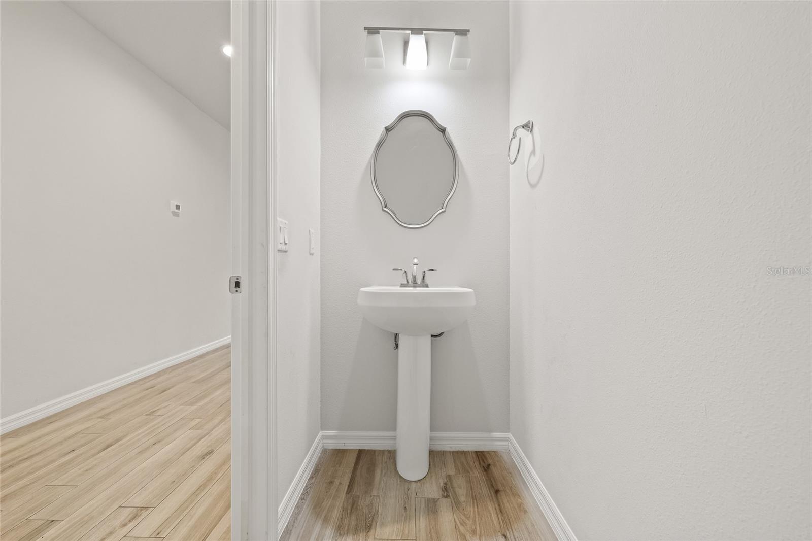 Image 37 of 56 For 1950 Lake Ridge Boulevard