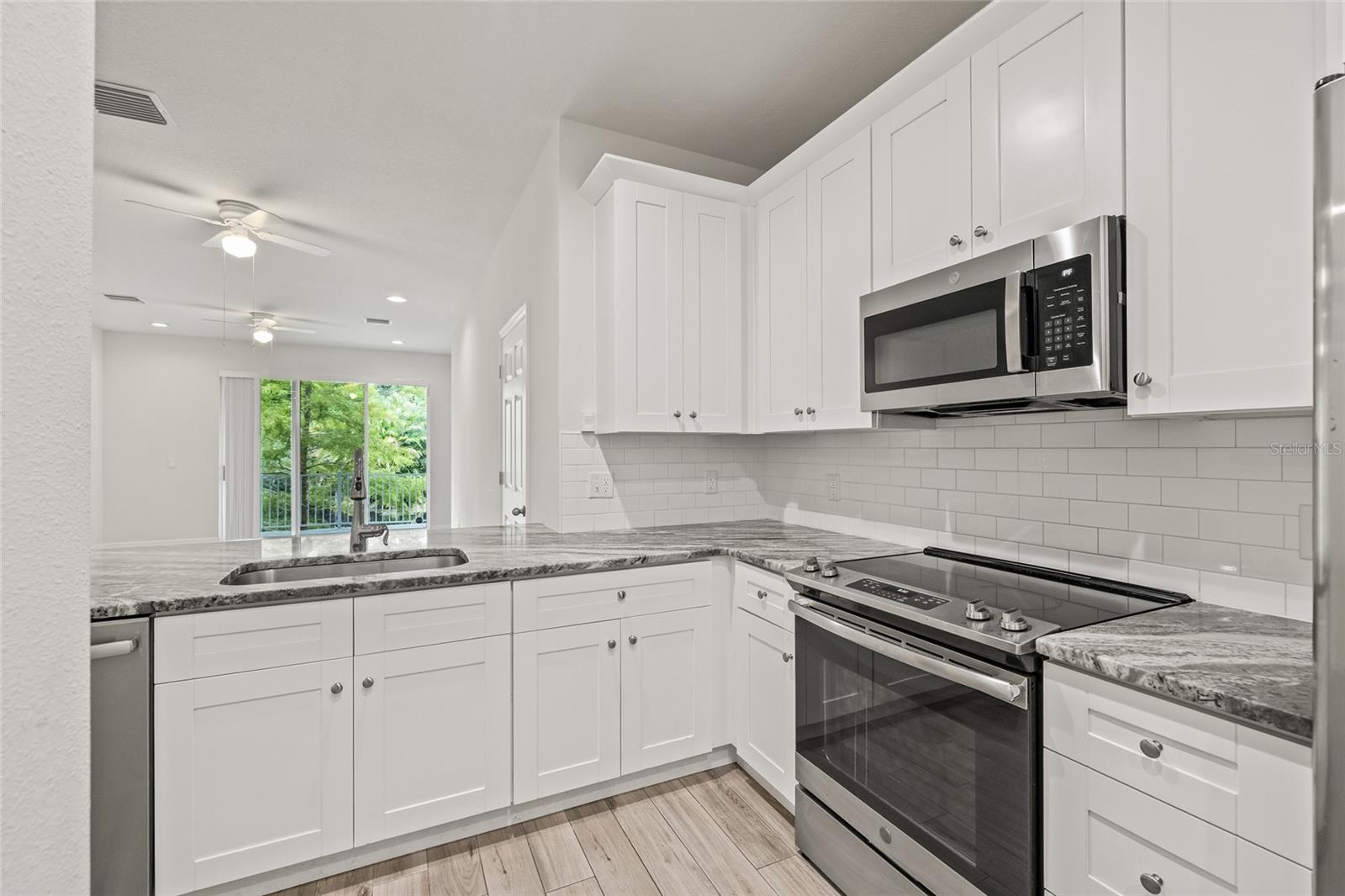 Image 9 of 56 For 1950 Lake Ridge Boulevard