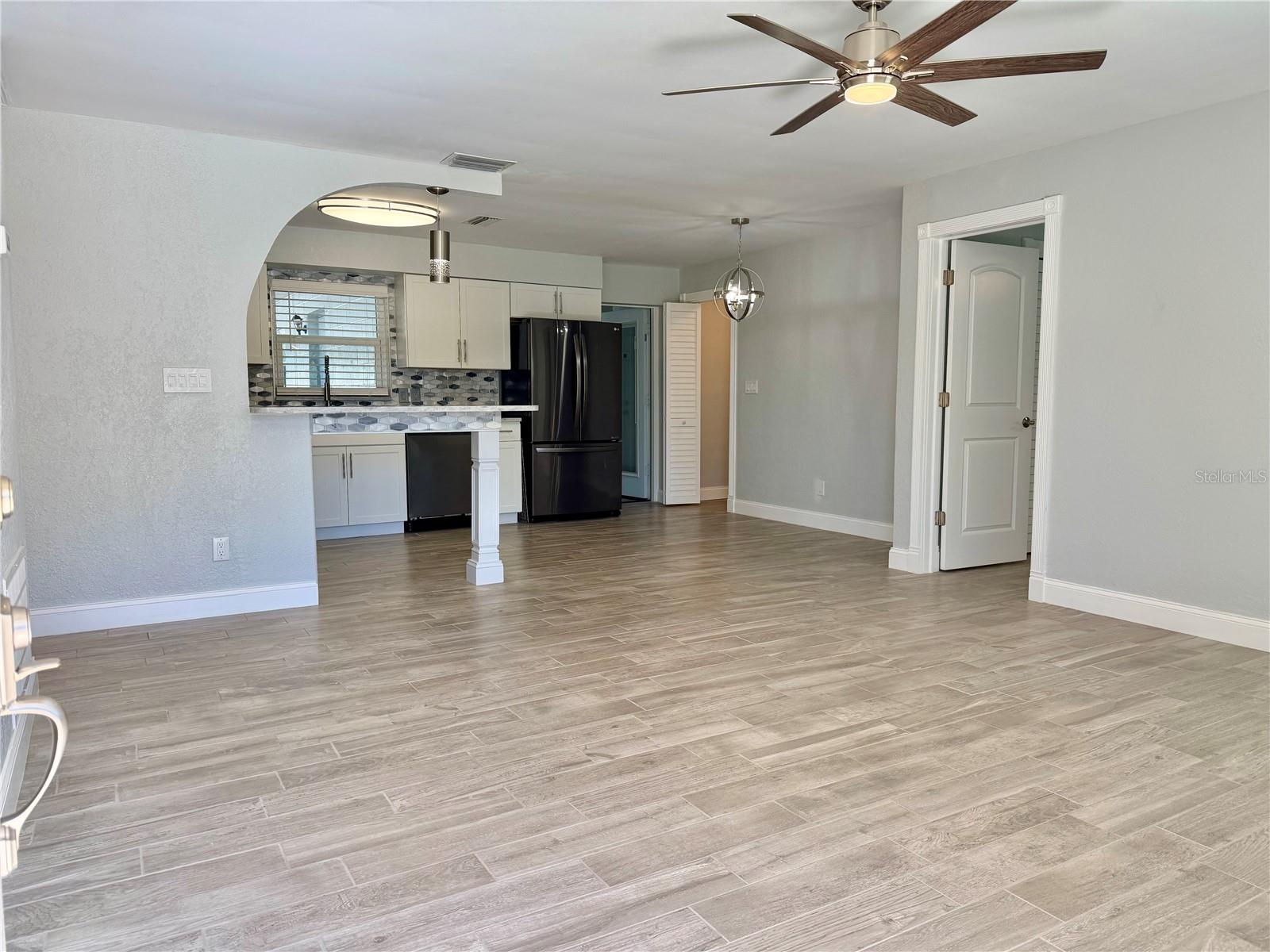 Image 2 of 29 For 4371 72nd Terrace N