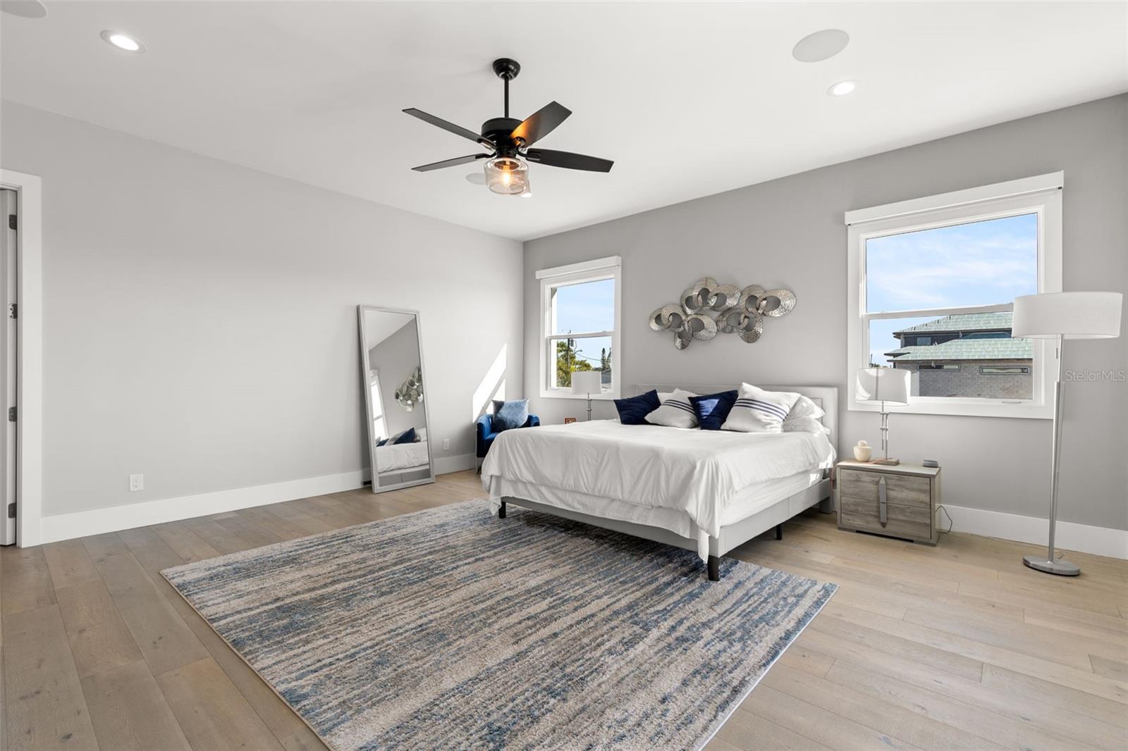 Image 13 of 34 For 7966 1st Avenue S