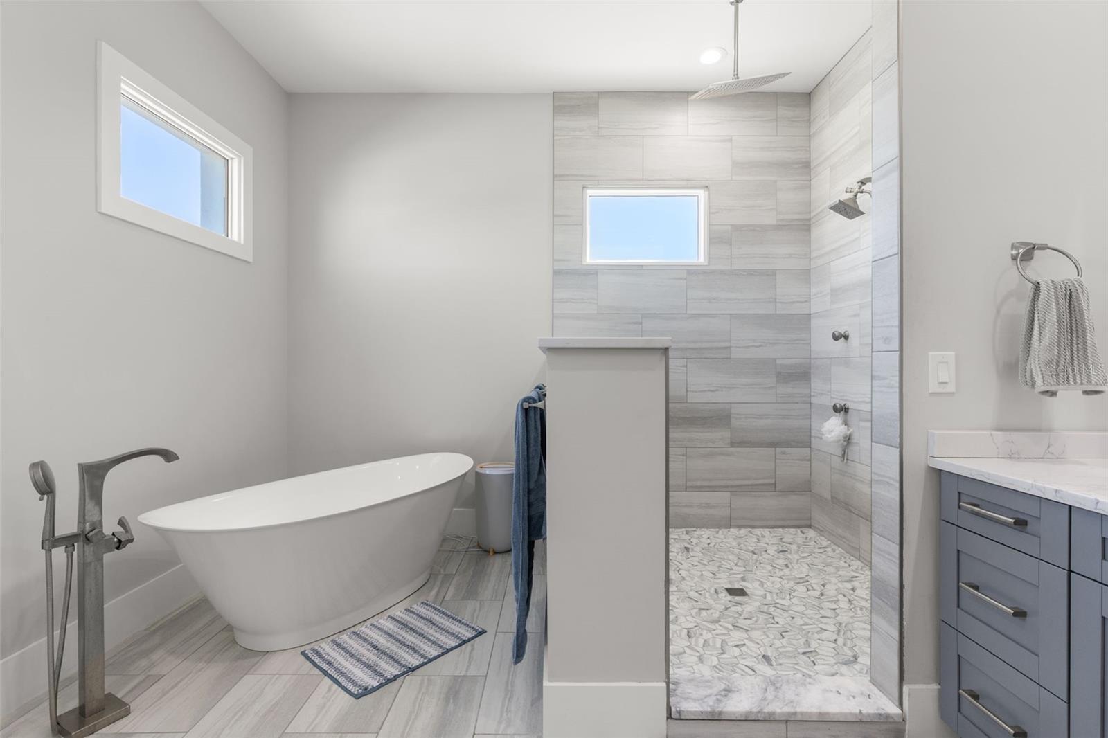 Image 17 of 34 For 7966 1st Avenue S