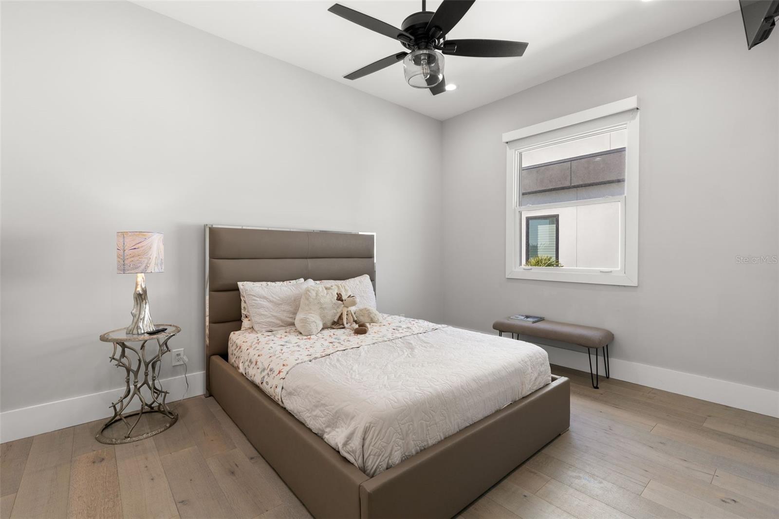 Image 19 of 34 For 7966 1st Avenue S