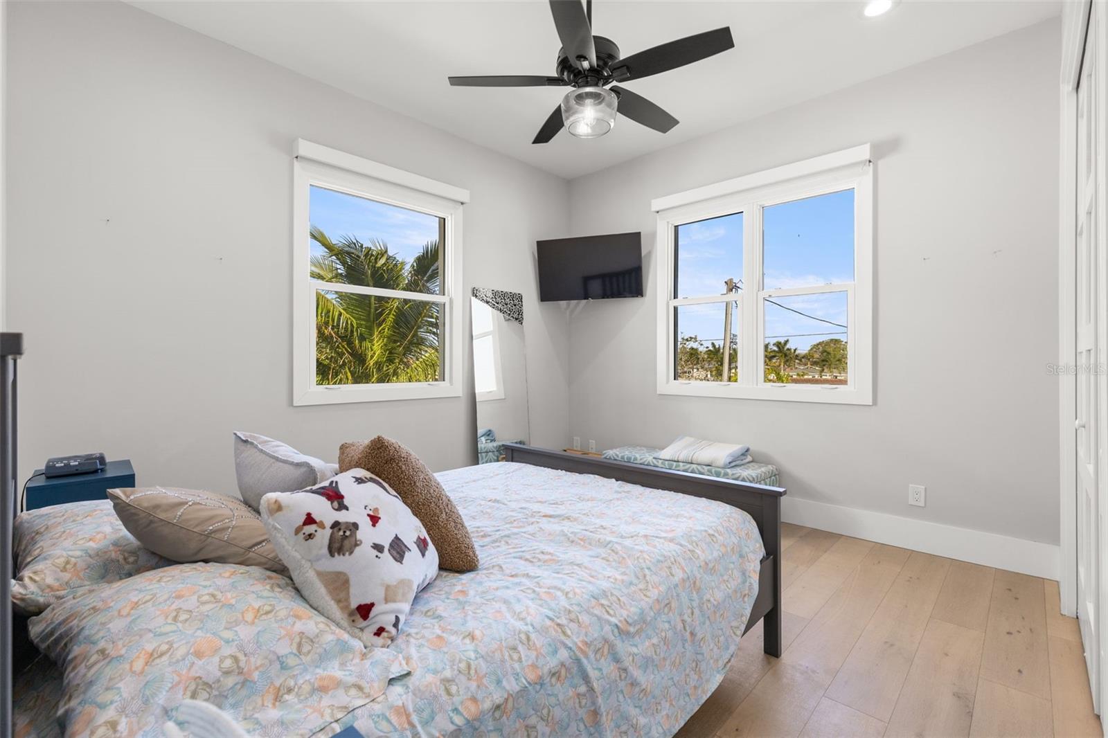 Image 20 of 34 For 7966 1st Avenue S