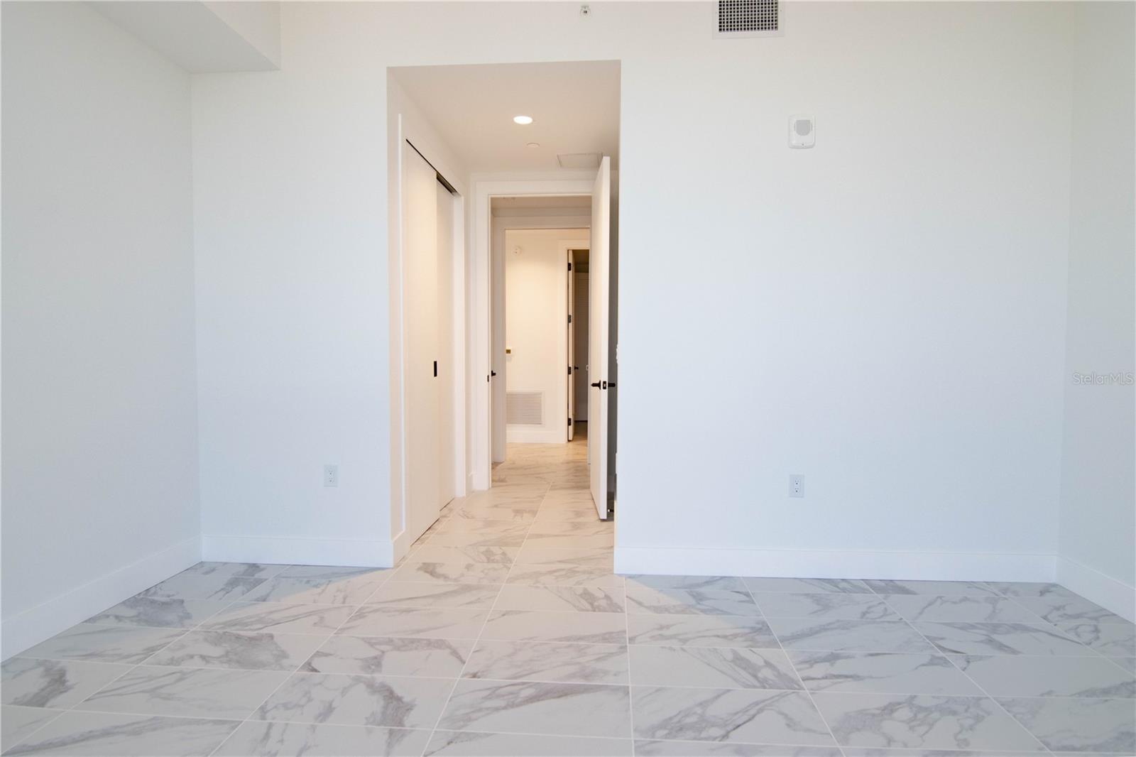 Image 11 of 28 For 777 3rd Avenue N 1603