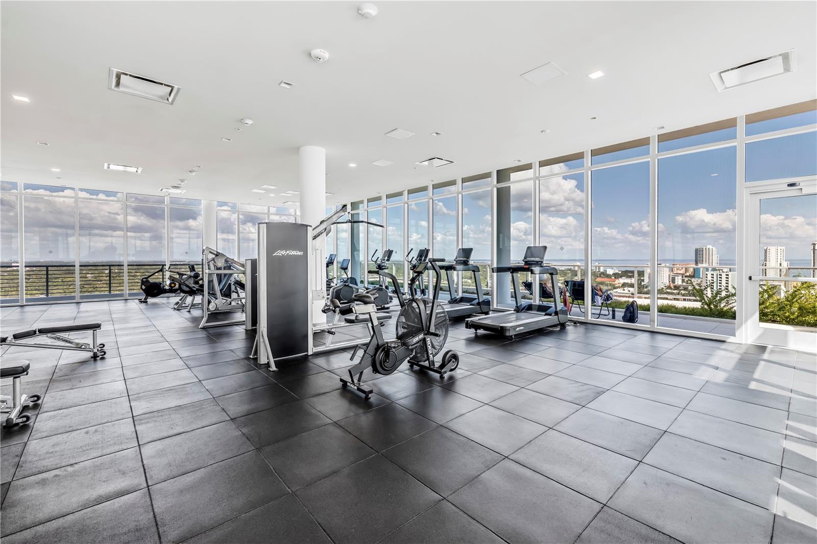 Image 21 of 28 For 777 3rd Avenue N 1603