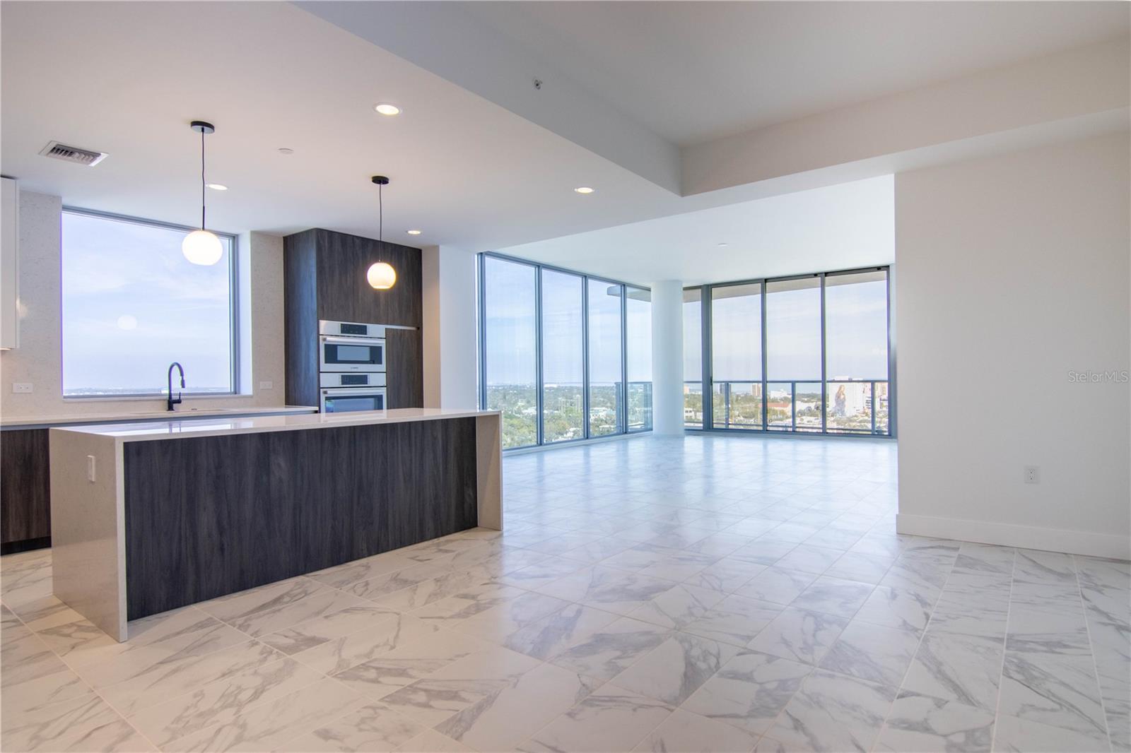 Image 4 of 28 For 777 3rd Avenue N 1603