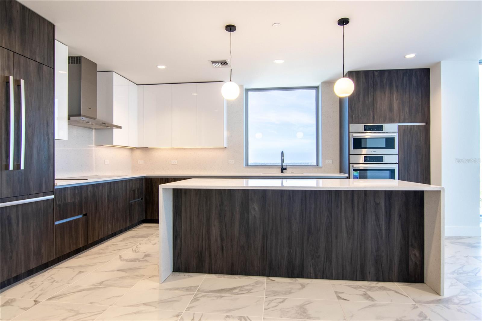 Image 5 of 28 For 777 3rd Avenue N 1603