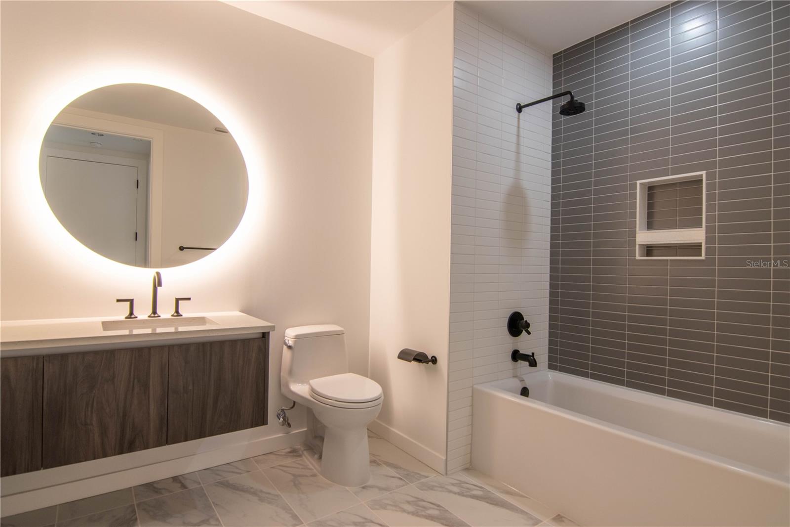 Image 9 of 28 For 777 3rd Avenue N 1603