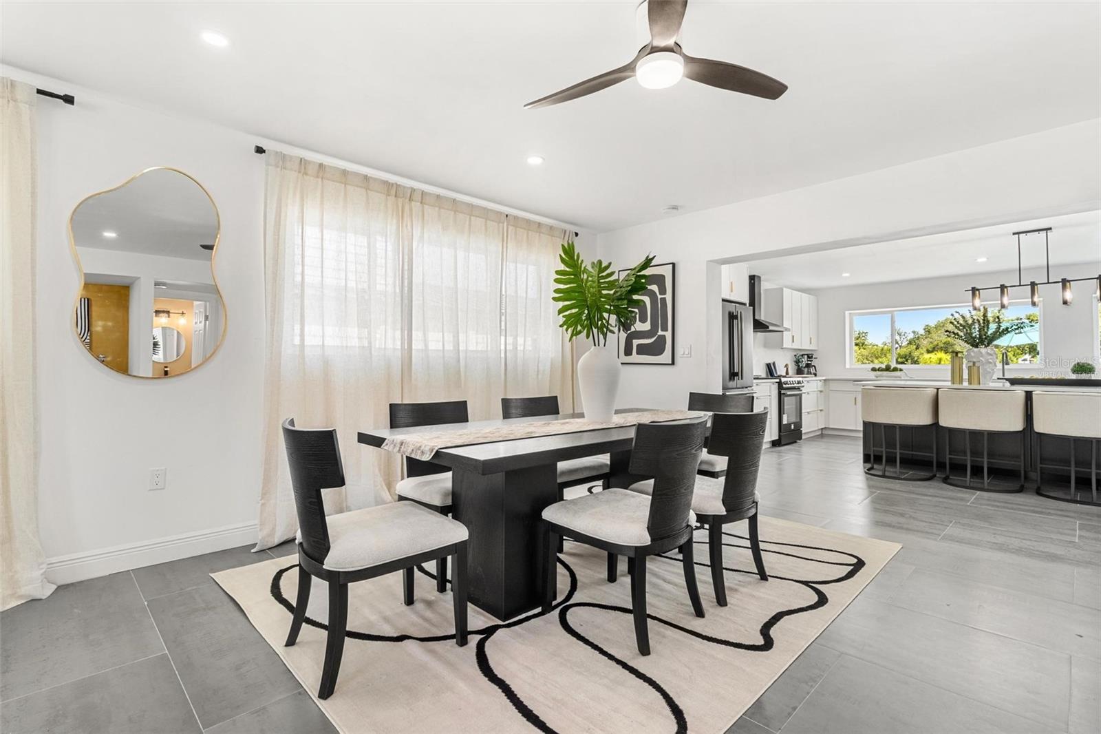 Image 15 of 61 For 380 Colony Point Road S